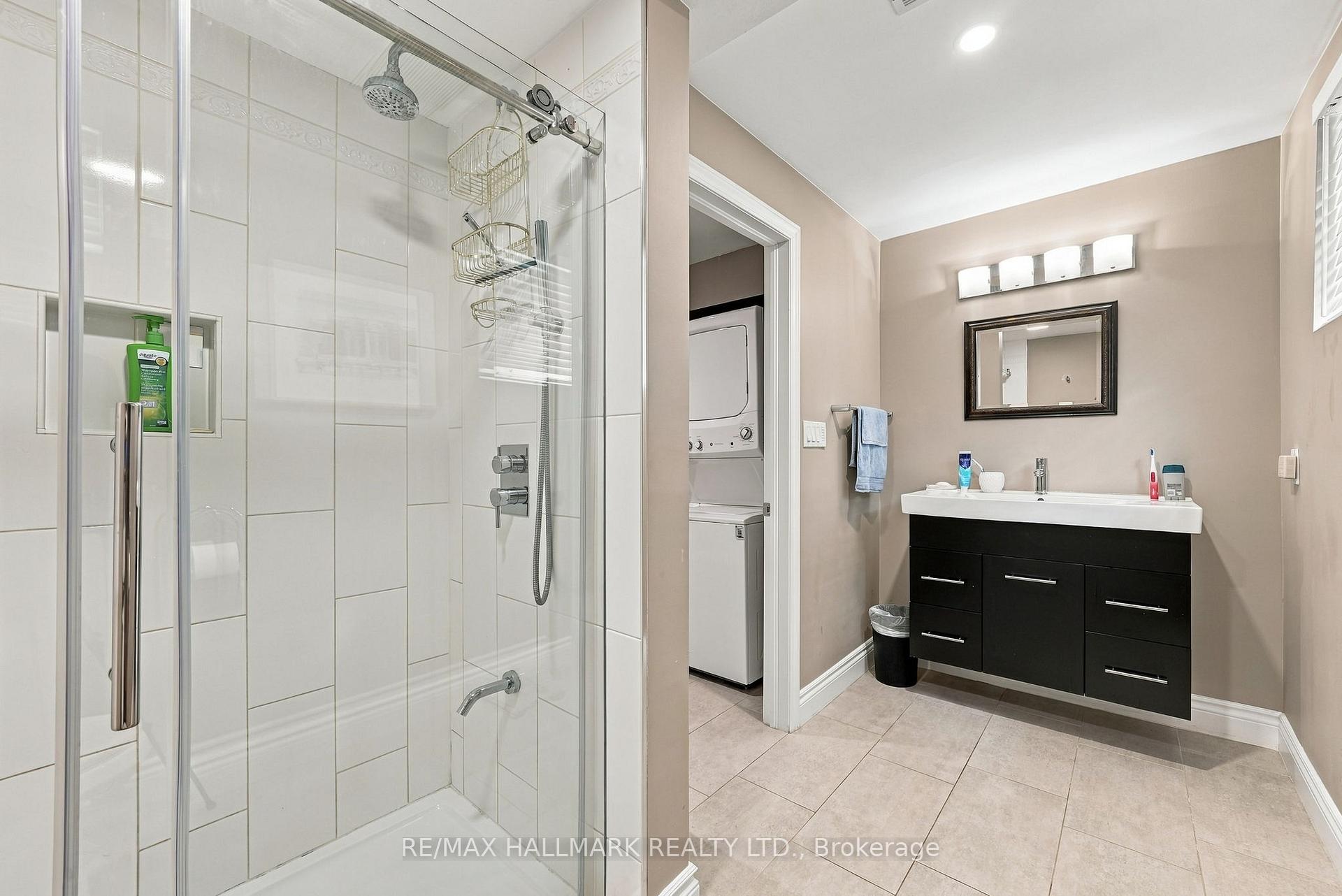 Photo 35 of 166 Hillcrest Drive, East Gwillimbury, Holland Landing — HOMEH