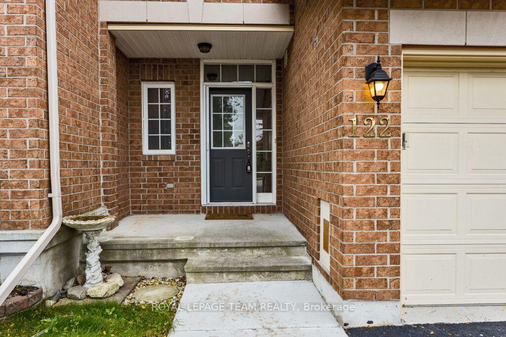 Photo 2 of 122 Saddlesmith Circle, Ottawa, Kanata - Emerald Meadows/Trailwest — HOMEH