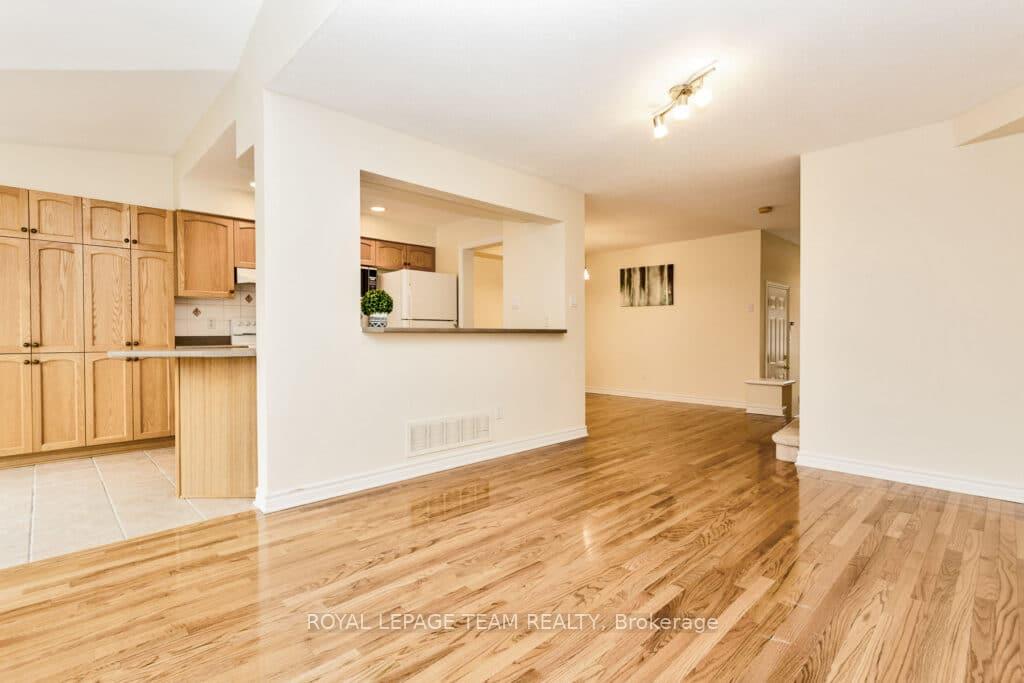 Photo 9 of 122 Saddlesmith Circle, Ottawa, Kanata - Emerald Meadows/Trailwest — HOMEH