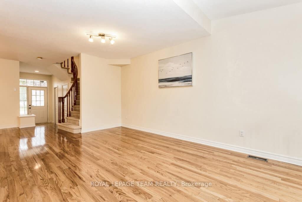 Photo 10 of 122 Saddlesmith Circle, Ottawa, Kanata - Emerald Meadows/Trailwest — HOMEH