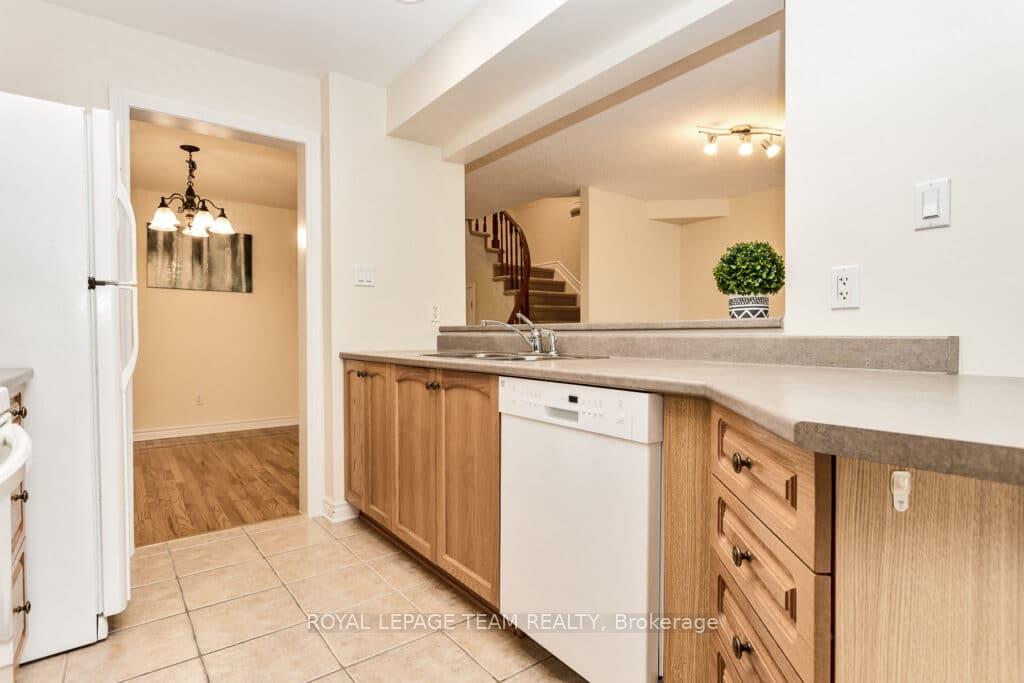 Photo 13 of 122 Saddlesmith Circle, Ottawa, Kanata - Emerald Meadows/Trailwest — HOMEH