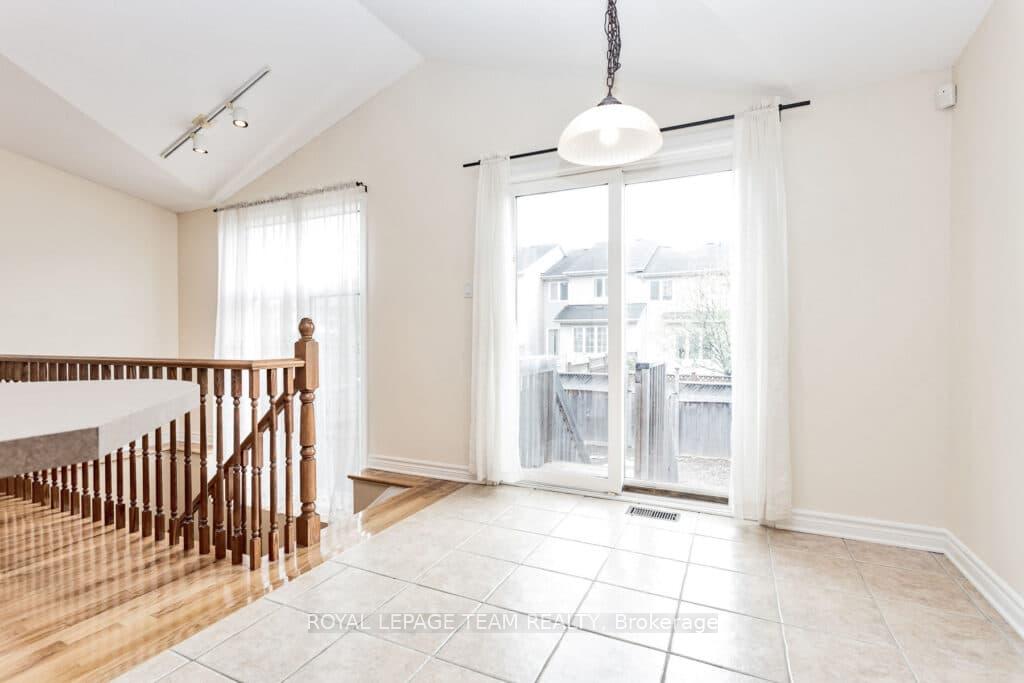 Photo 16 of 122 Saddlesmith Circle, Ottawa, Kanata - Emerald Meadows/Trailwest — HOMEH