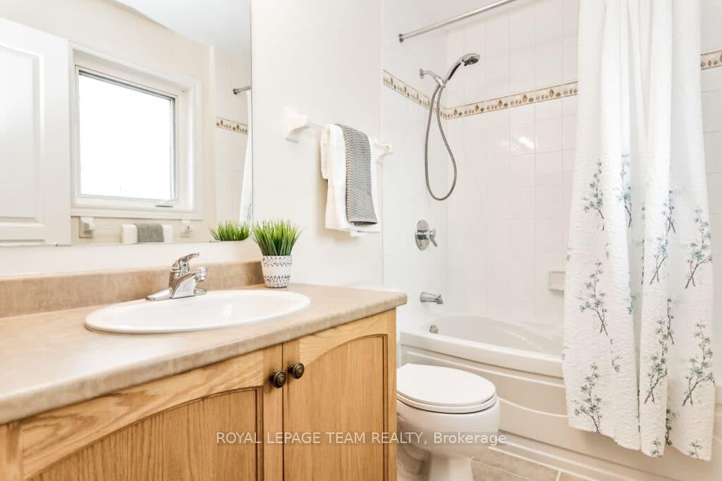 Photo 22 of 122 Saddlesmith Circle, Ottawa, Kanata - Emerald Meadows/Trailwest — HOMEH