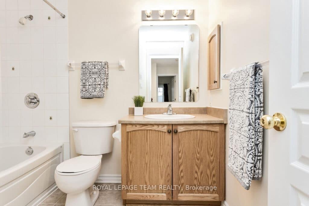 Photo 24 of 122 Saddlesmith Circle, Ottawa, Kanata - Emerald Meadows/Trailwest — HOMEH