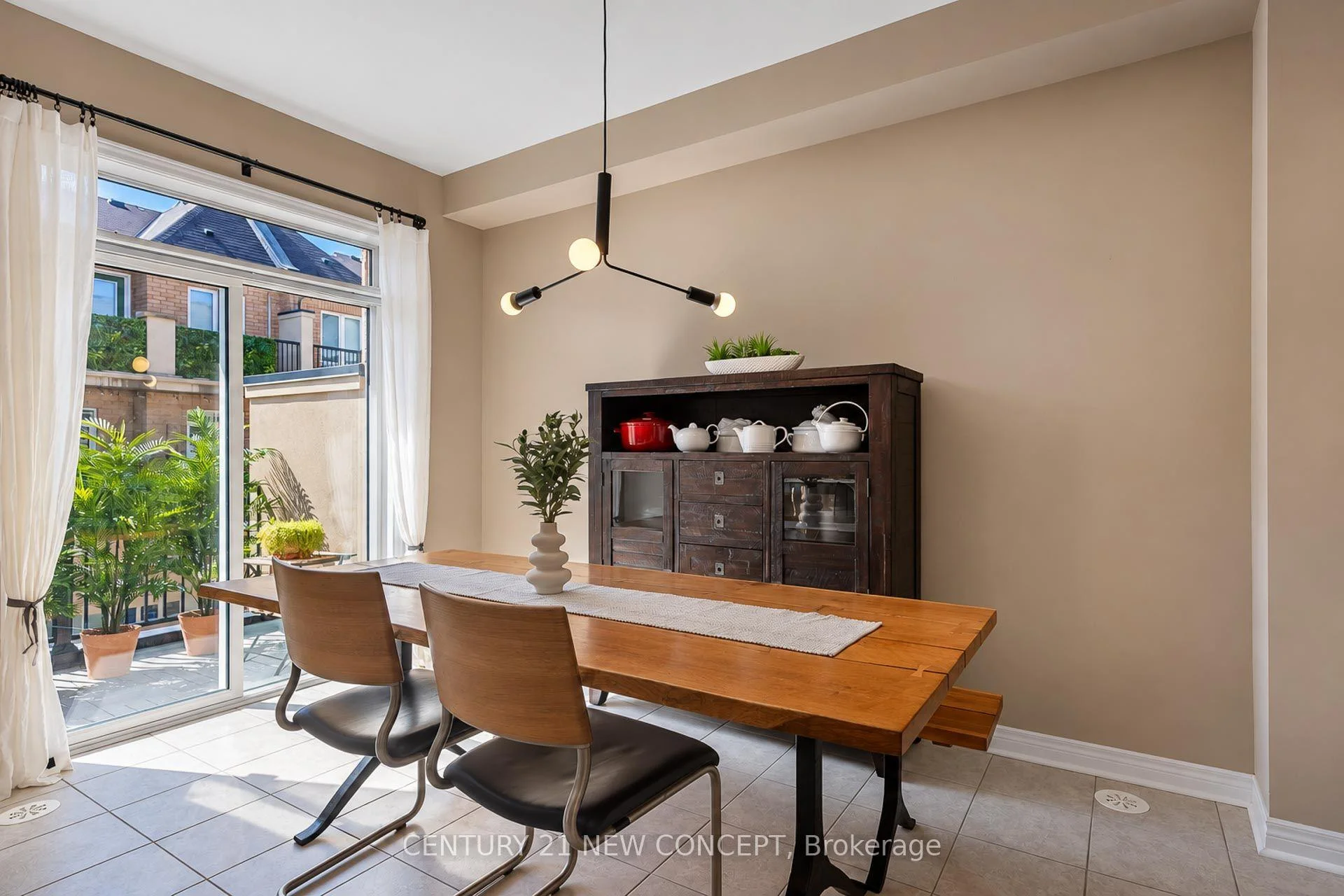 Photo 7 of 3058 Eberly Woods Drive, Oakville, Glenorchy — HOMEH