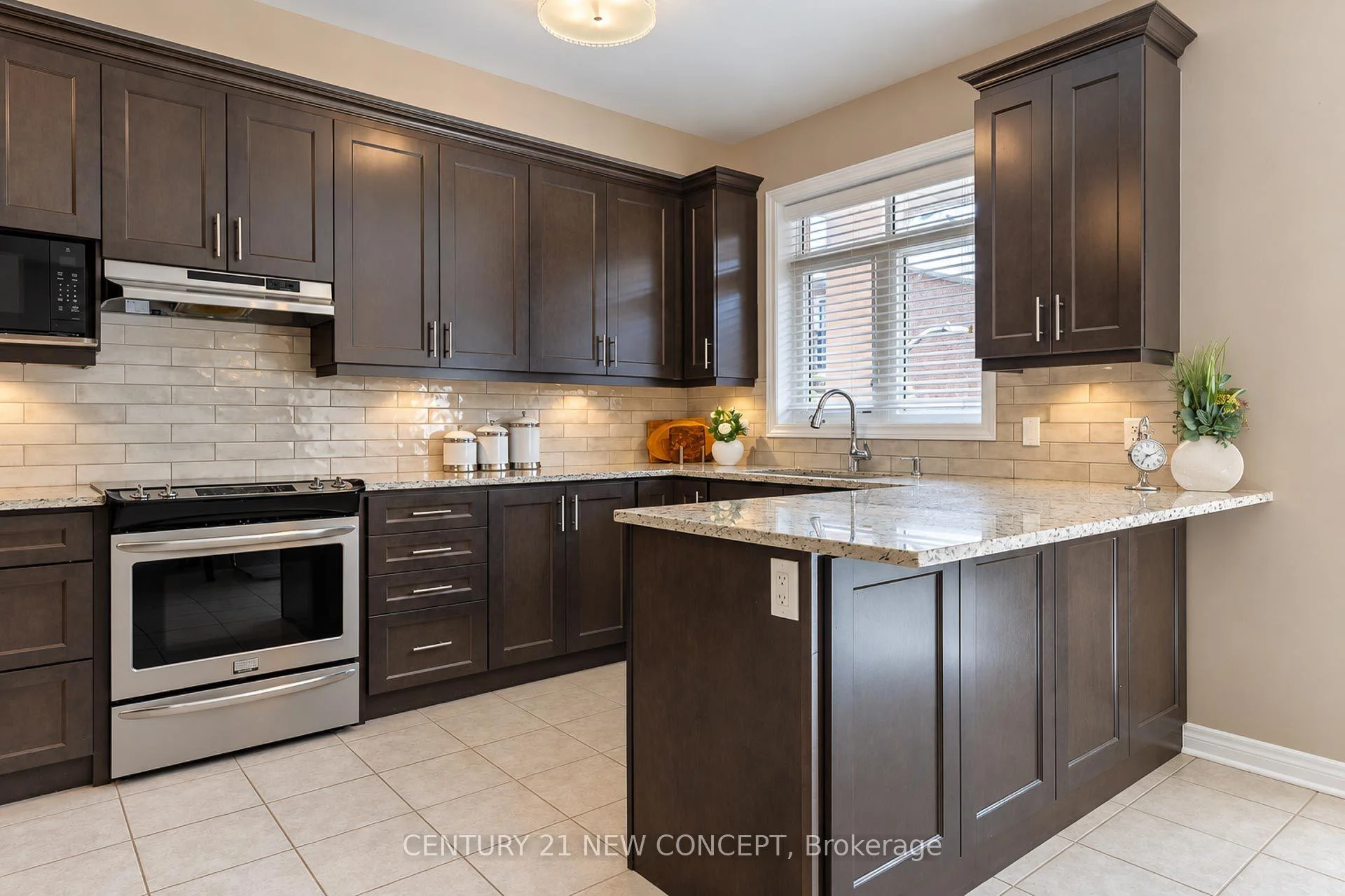 Photo 9 of 3058 Eberly Woods Drive, Oakville, Glenorchy — HOMEH
