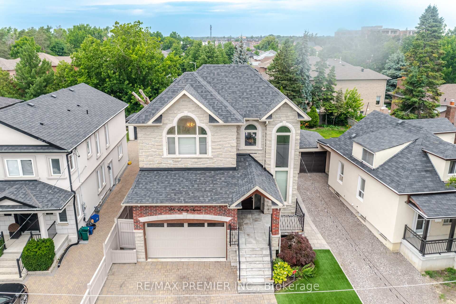 Photo 2 of 28 Ellerby Square N, Vaughan, West Woodbridge — HOMEH