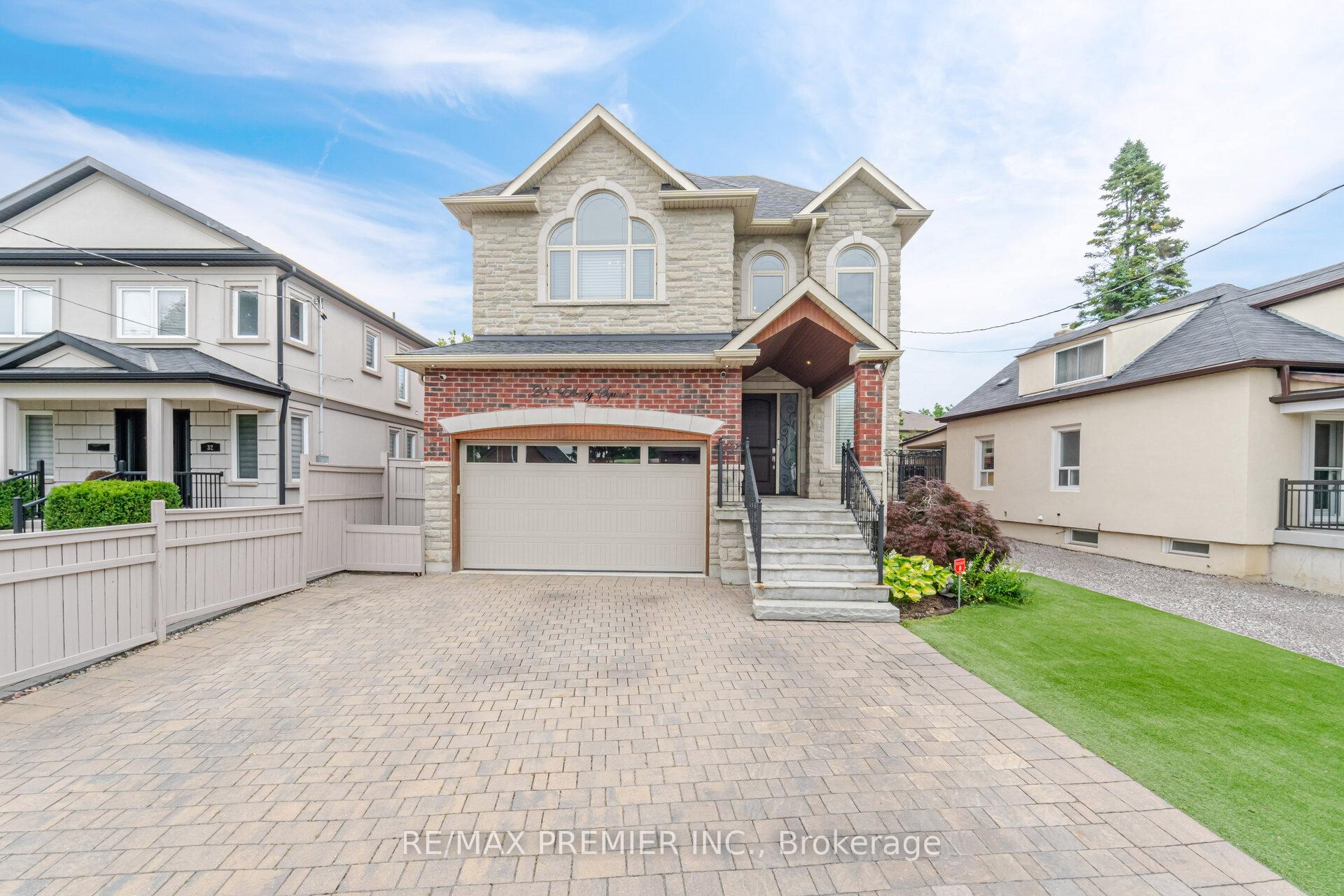 Photo 3 of 28 Ellerby Square N, Vaughan, West Woodbridge — HOMEH