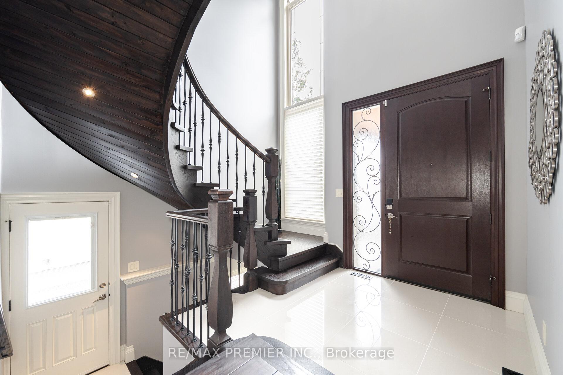 Photo 6 of 28 Ellerby Square N, Vaughan, West Woodbridge — HOMEH