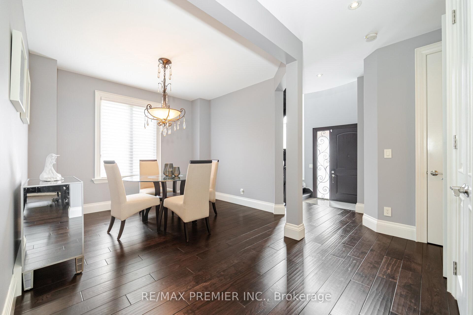 Photo 7 of 28 Ellerby Square N, Vaughan, West Woodbridge — HOMEH
