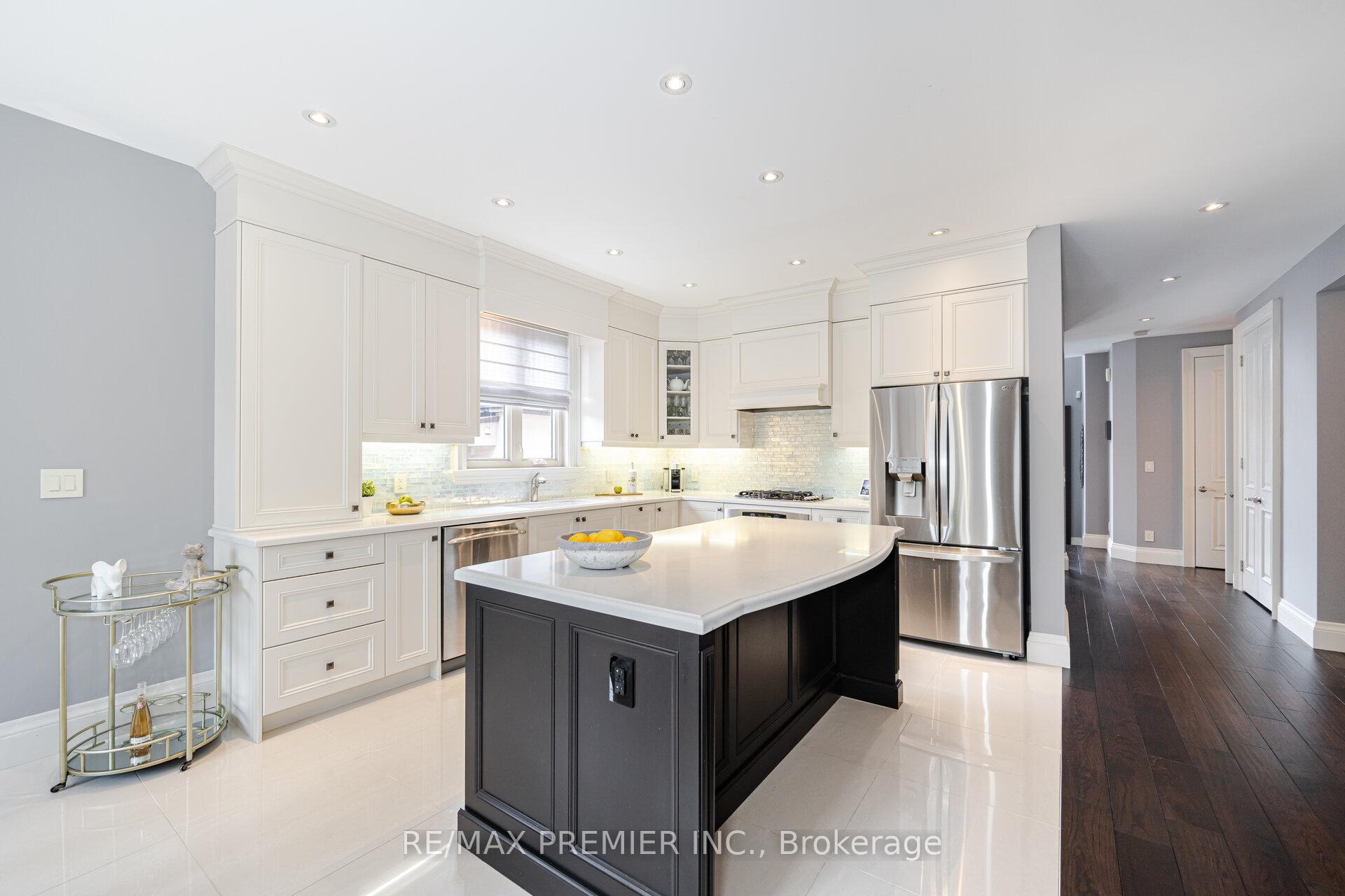 Photo 10 of 28 Ellerby Square N, Vaughan, West Woodbridge — HOMEH