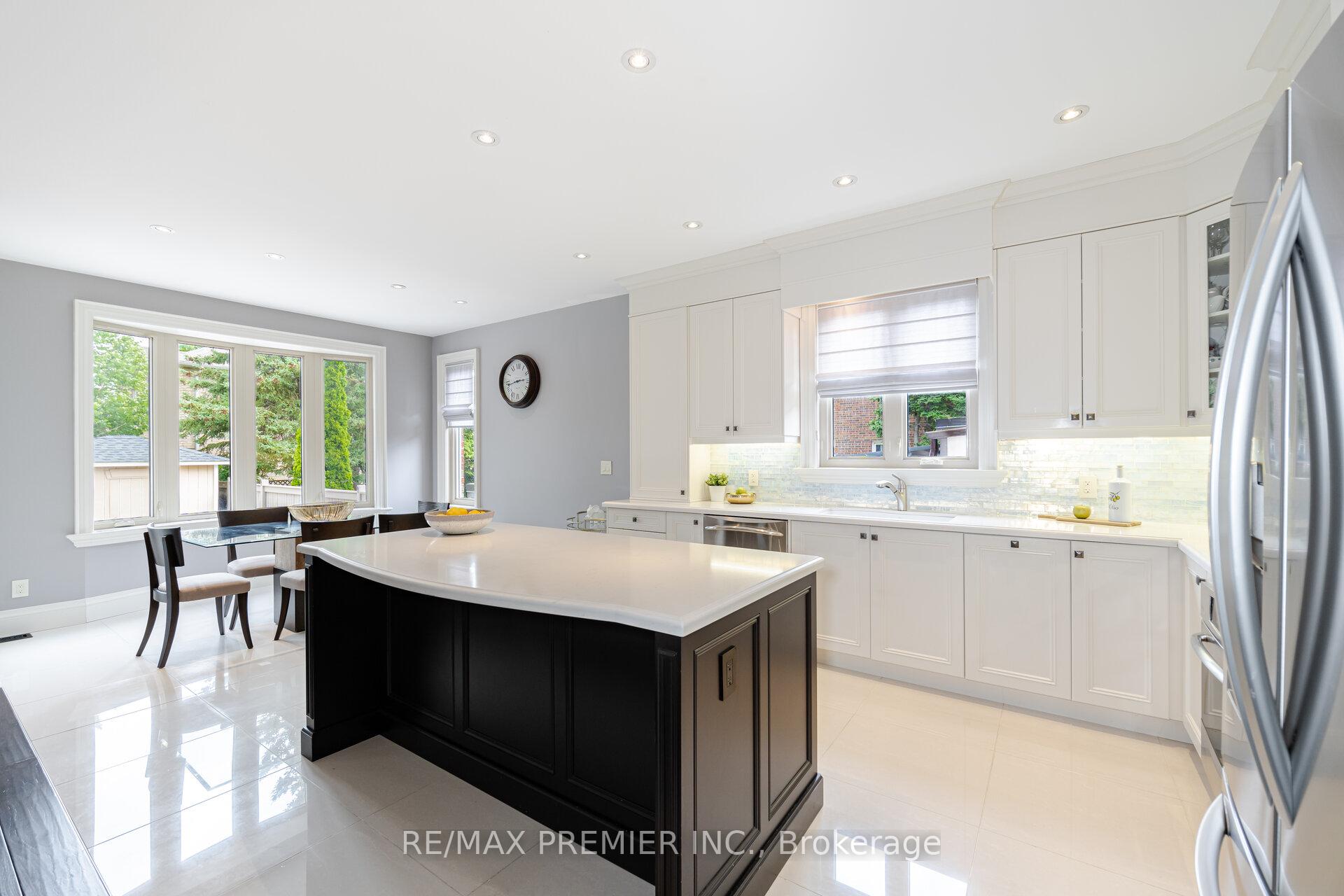 Photo 12 of 28 Ellerby Square N, Vaughan, West Woodbridge — HOMEH