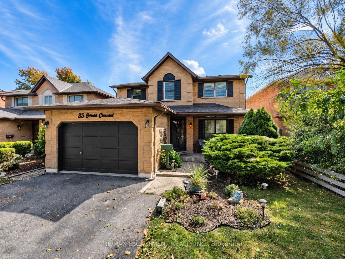 Photo 2 of 35 Gerald Crescent, Hamilton, Stoney Creek Mountain — HOMEH