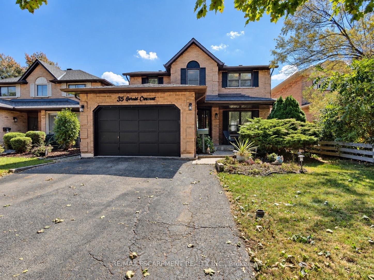 Photo 3 of 35 Gerald Crescent, Hamilton, Stoney Creek Mountain — HOMEH