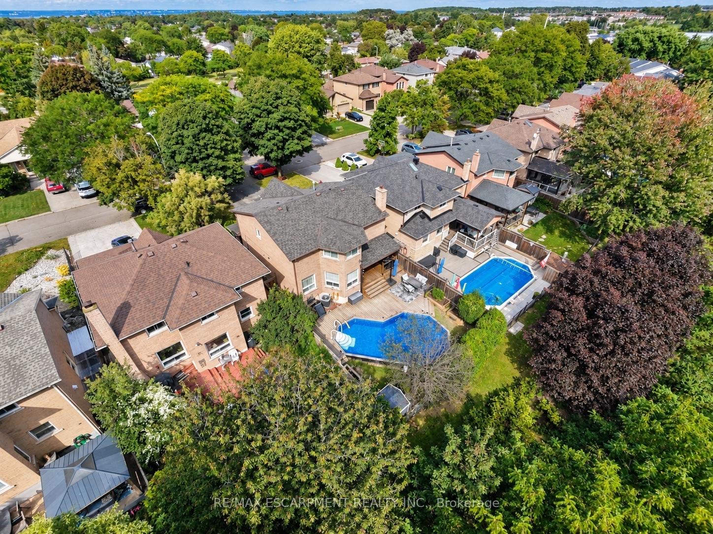 Photo 8 of 35 Gerald Crescent, Hamilton, Stoney Creek Mountain — HOMEH
