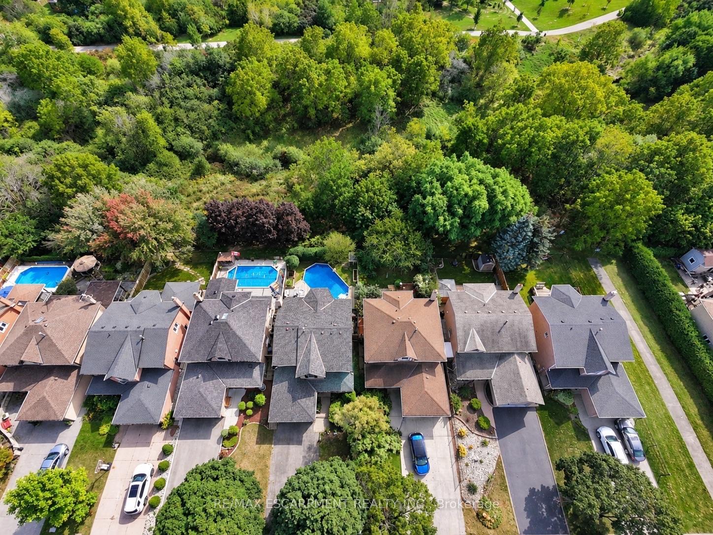 Photo 9 of 35 Gerald Crescent, Hamilton, Stoney Creek Mountain — HOMEH