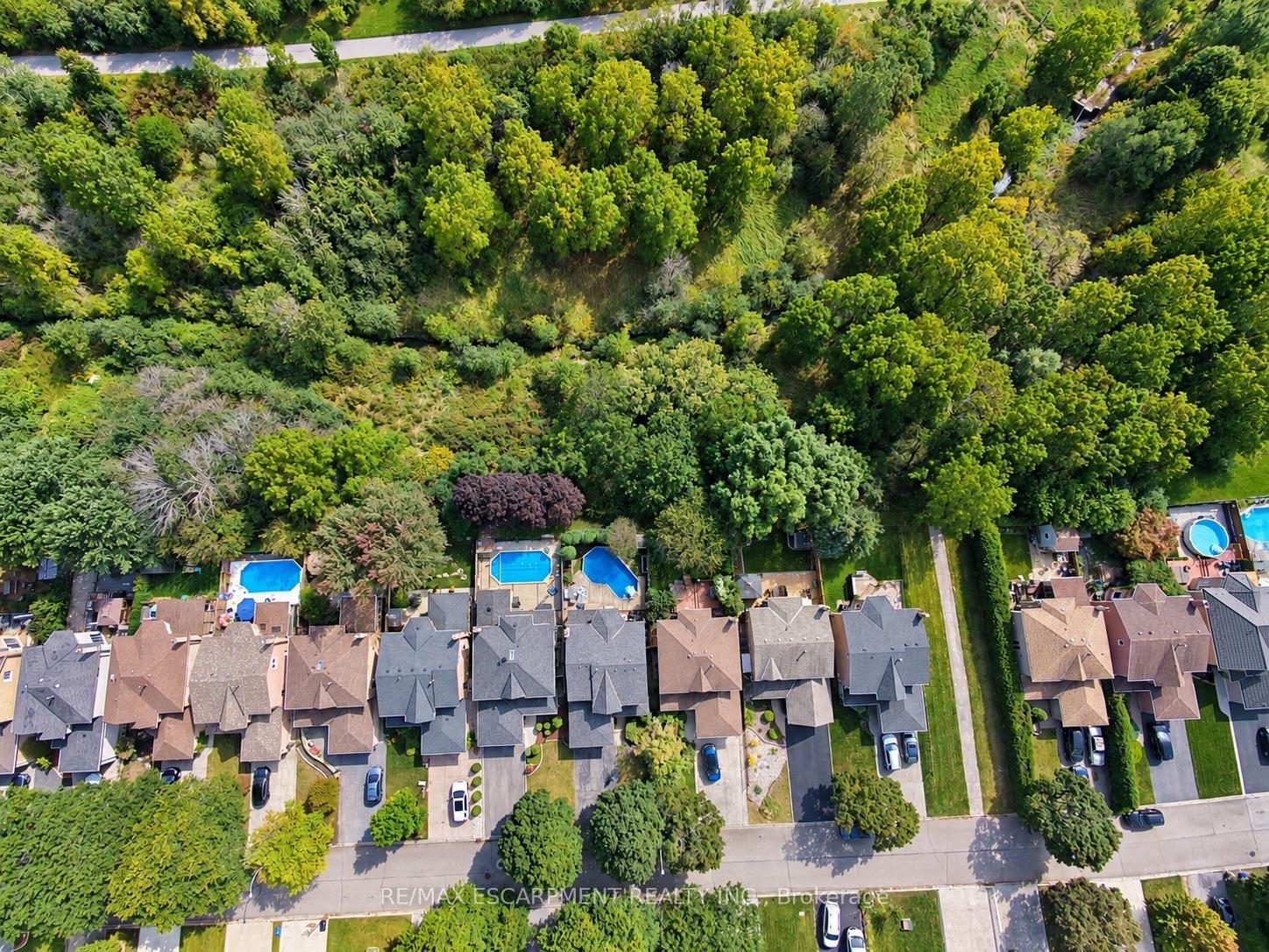 Photo 10 of 35 Gerald Crescent, Hamilton, Stoney Creek Mountain — HOMEH