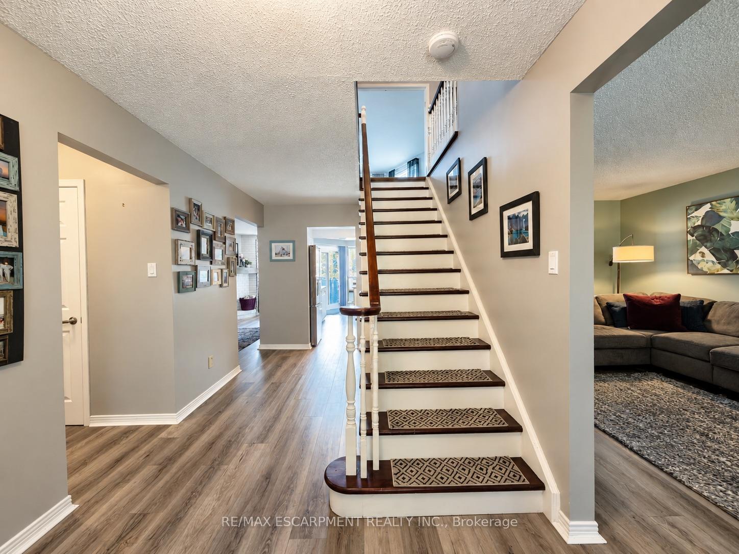 Photo 12 of 35 Gerald Crescent, Hamilton, Stoney Creek Mountain — HOMEH