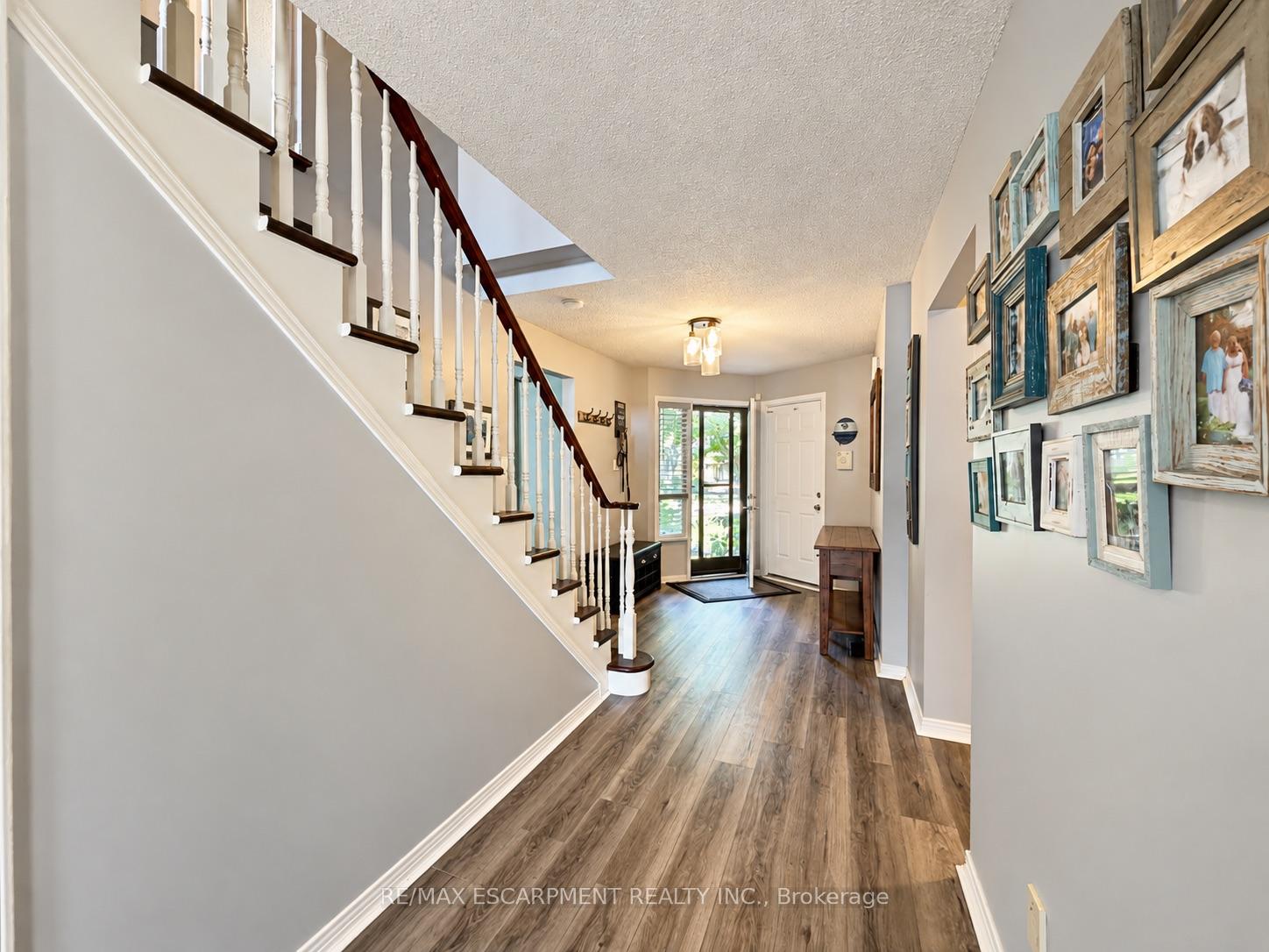 Photo 13 of 35 Gerald Crescent, Hamilton, Stoney Creek Mountain — HOMEH