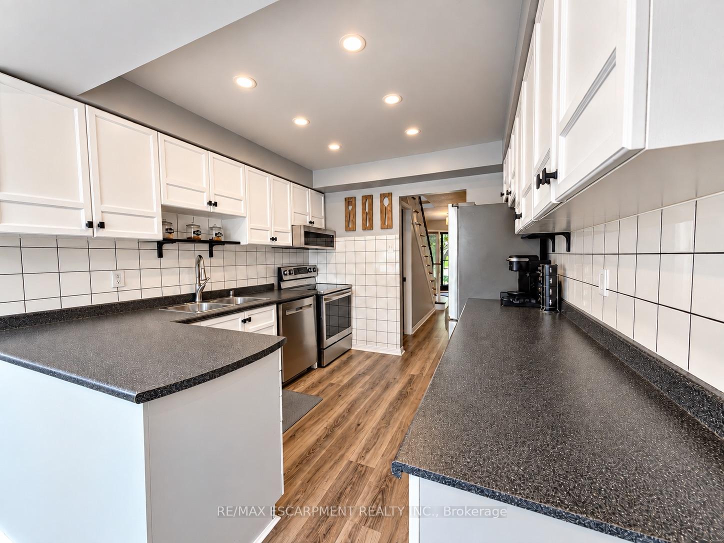 Photo 17 of 35 Gerald Crescent, Hamilton, Stoney Creek Mountain — HOMEH