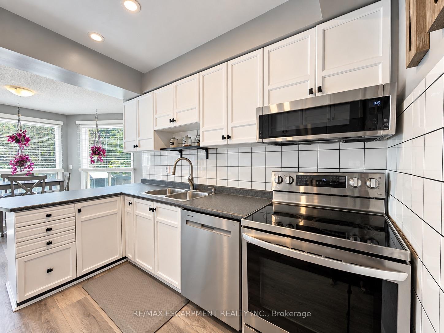 Photo 18 of 35 Gerald Crescent, Hamilton, Stoney Creek Mountain — HOMEH