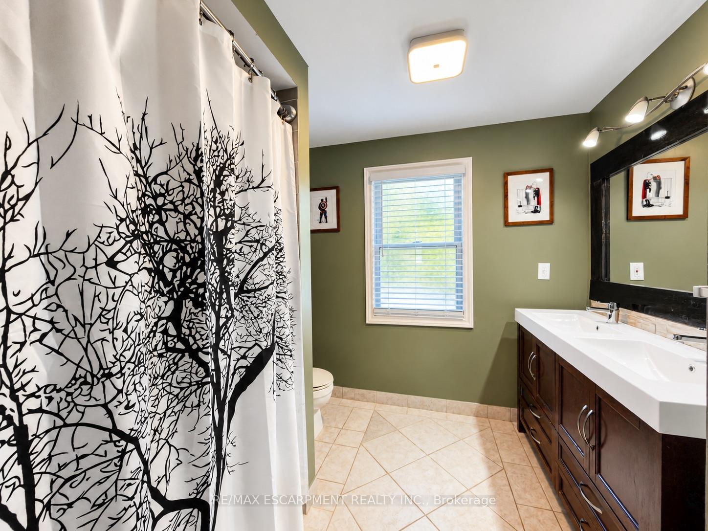 Photo 36 of 35 Gerald Crescent, Hamilton, Stoney Creek Mountain — HOMEH