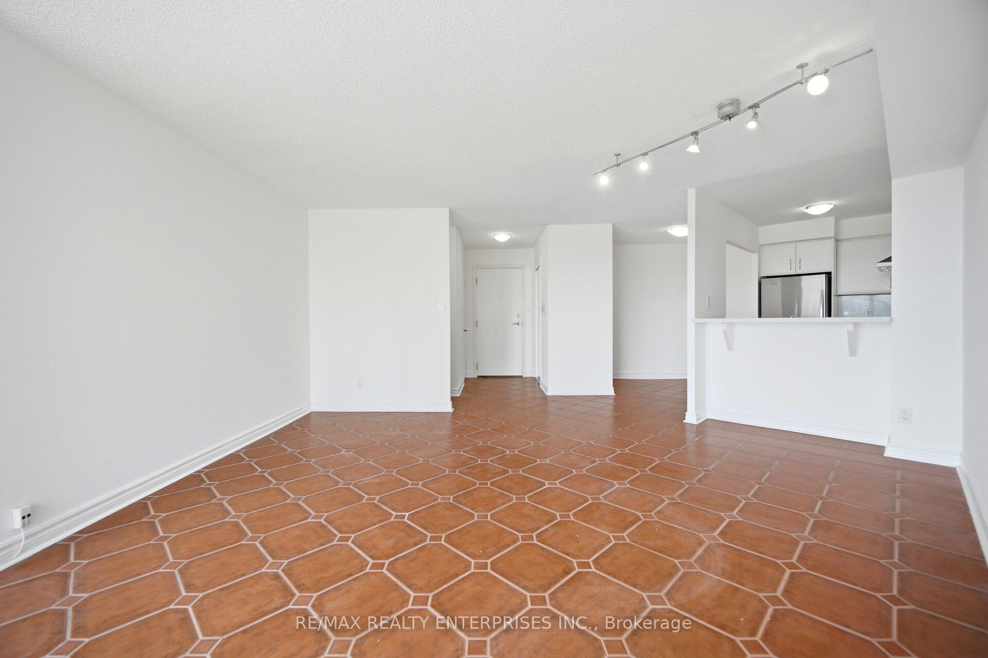 Photo 6 of Unit 607, 2261 Lake Shore Boulevard W, Etobicoke, Mimico — HOMEH