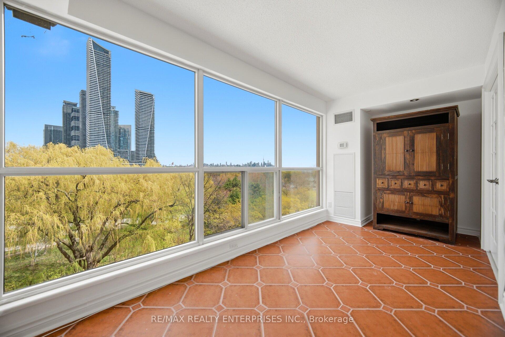 Photo 8 of Unit 607, 2261 Lake Shore Boulevard W, Etobicoke, Mimico — HOMEH