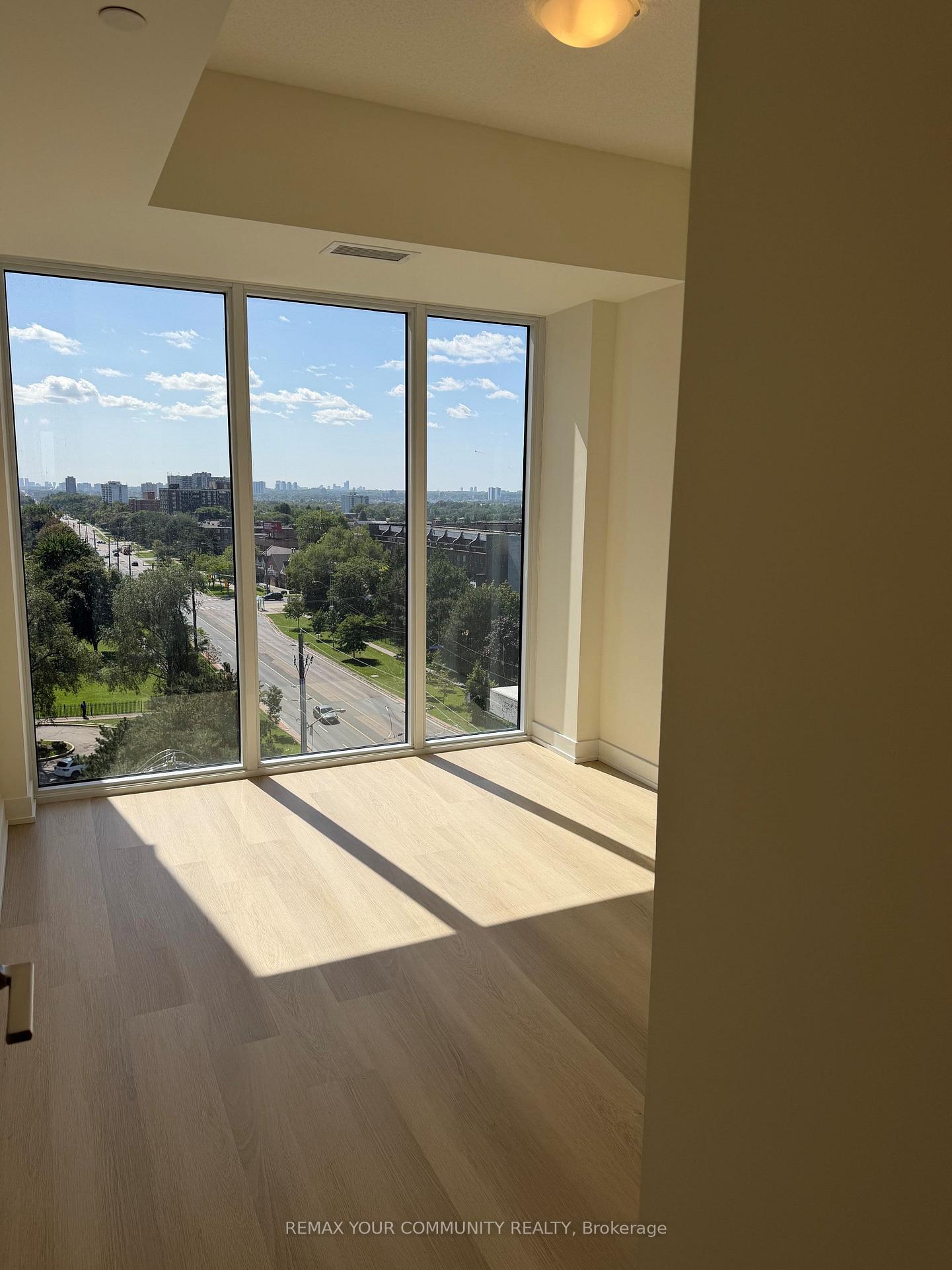 Photo 6 of Unit 809, 2825 Jane Street, North York, Glenfield-Jane Heights — HOMEH