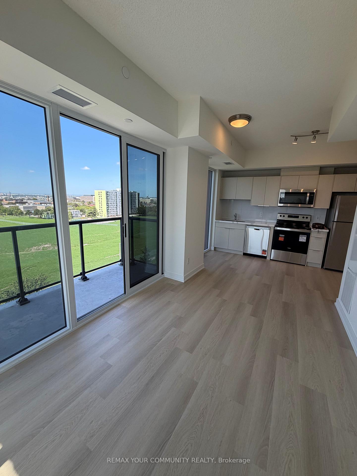 Photo 7 of Unit 809, 2825 Jane Street, North York, Glenfield-Jane Heights — HOMEH