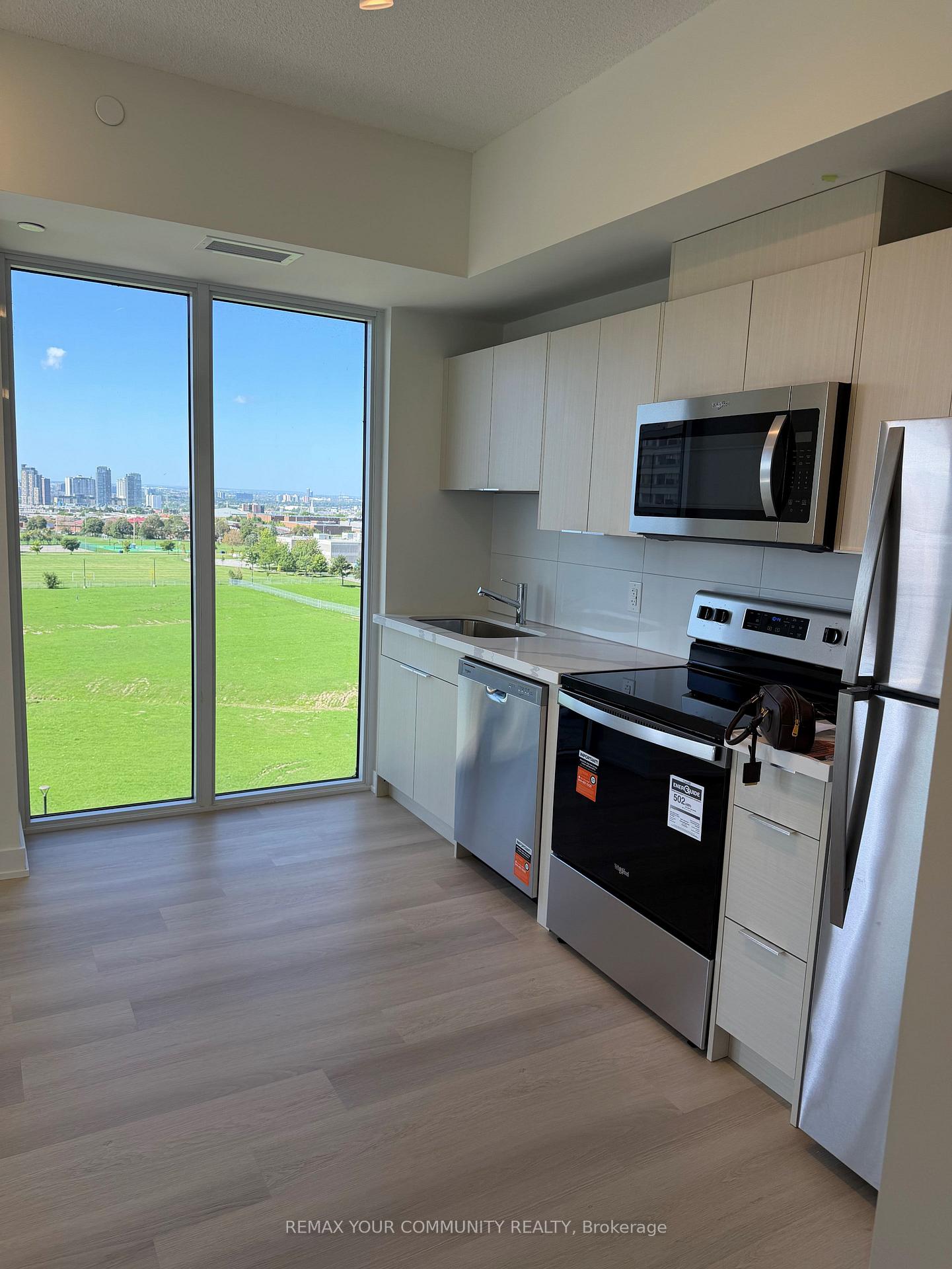 Photo 8 of Unit 809, 2825 Jane Street, North York, Glenfield-Jane Heights — HOMEH