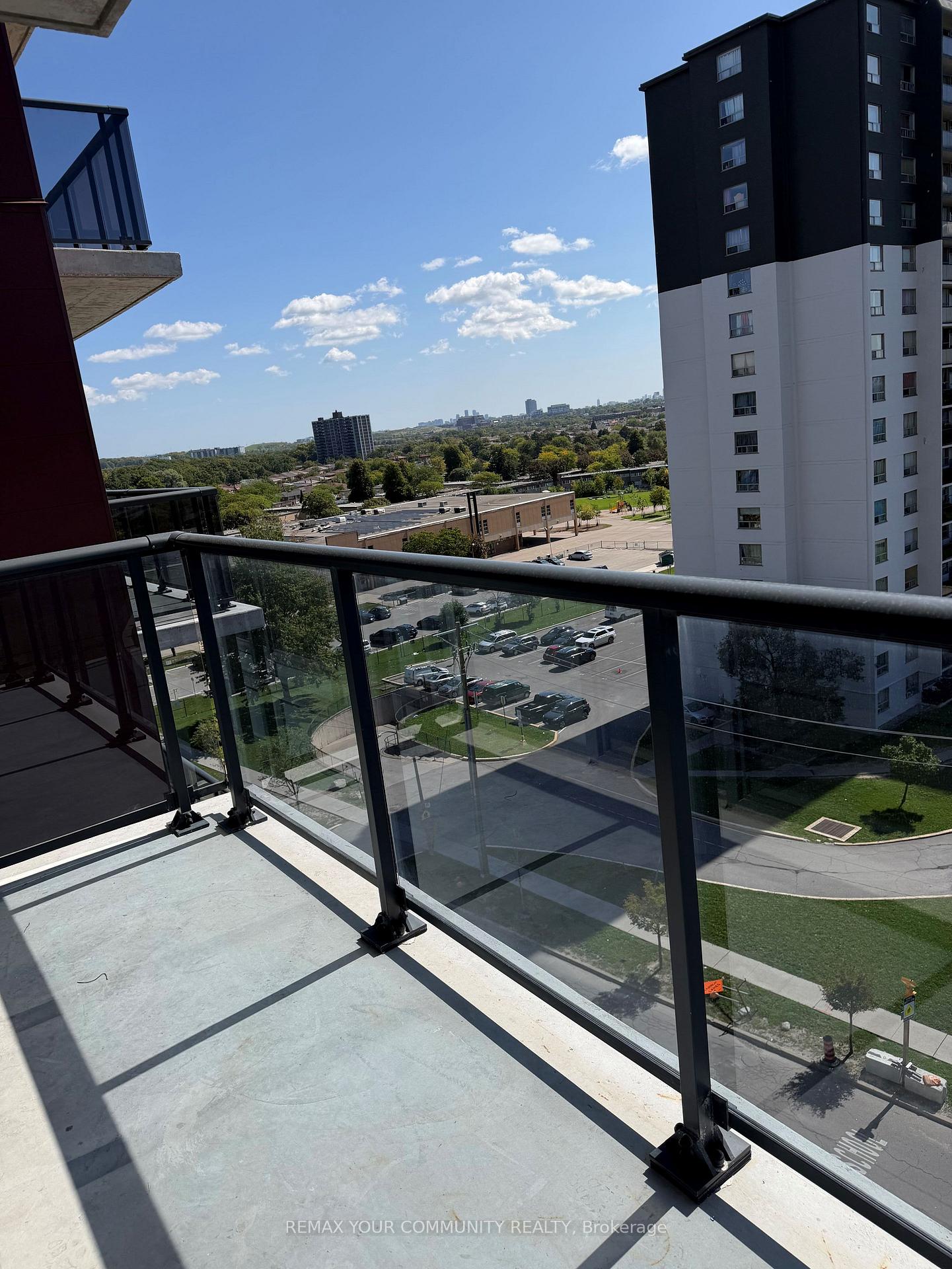 Photo 11 of Unit 809, 2825 Jane Street, North York, Glenfield-Jane Heights — HOMEH