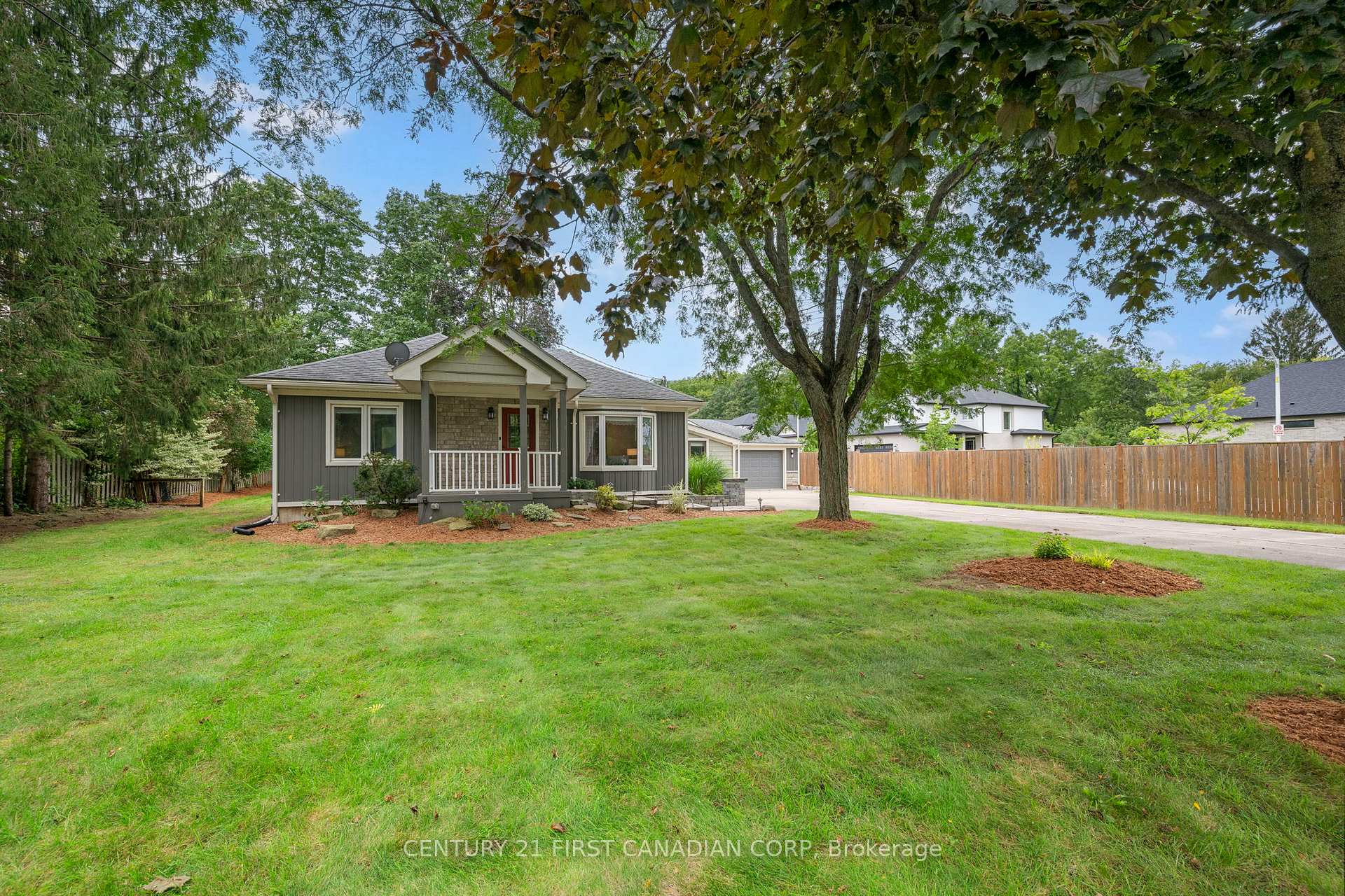 Photo 2 of 22697 Adelaide Road, Strathroy-Caradoc, Mount Brydges — HOMEH