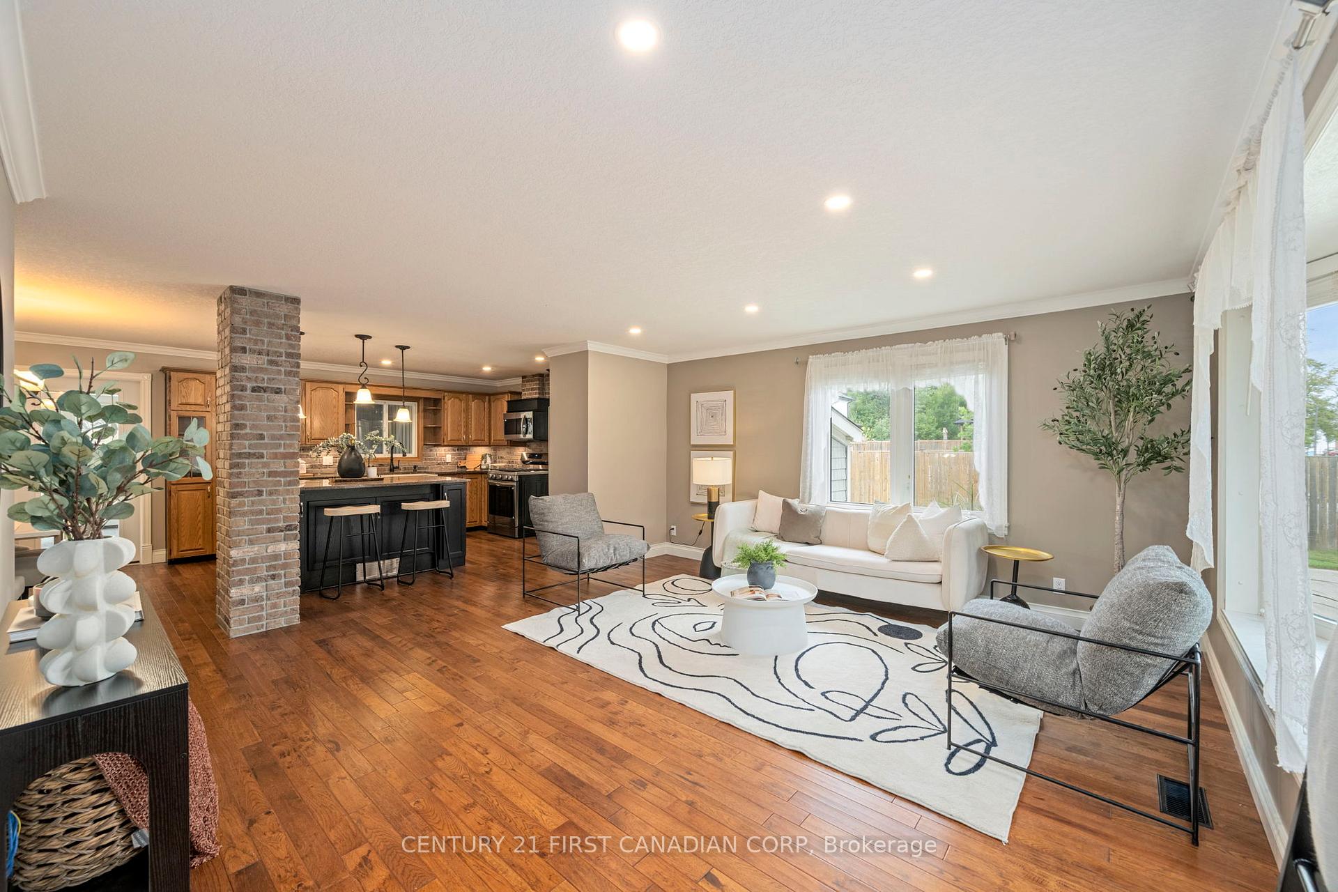 Photo 6 of 22697 Adelaide Road, Strathroy-Caradoc, Mount Brydges — HOMEH