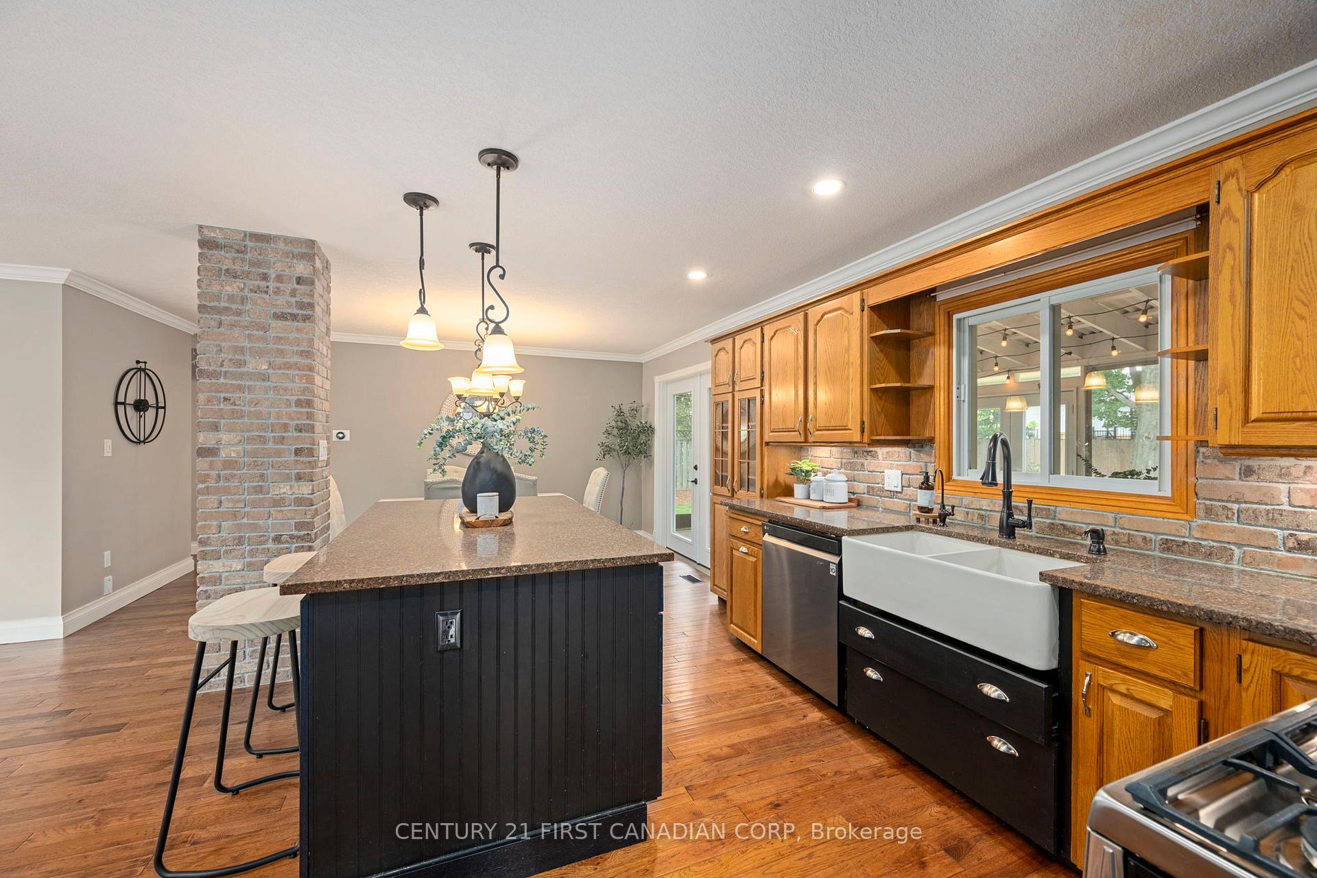 Photo 11 of 22697 Adelaide Road, Strathroy-Caradoc, Mount Brydges — HOMEH