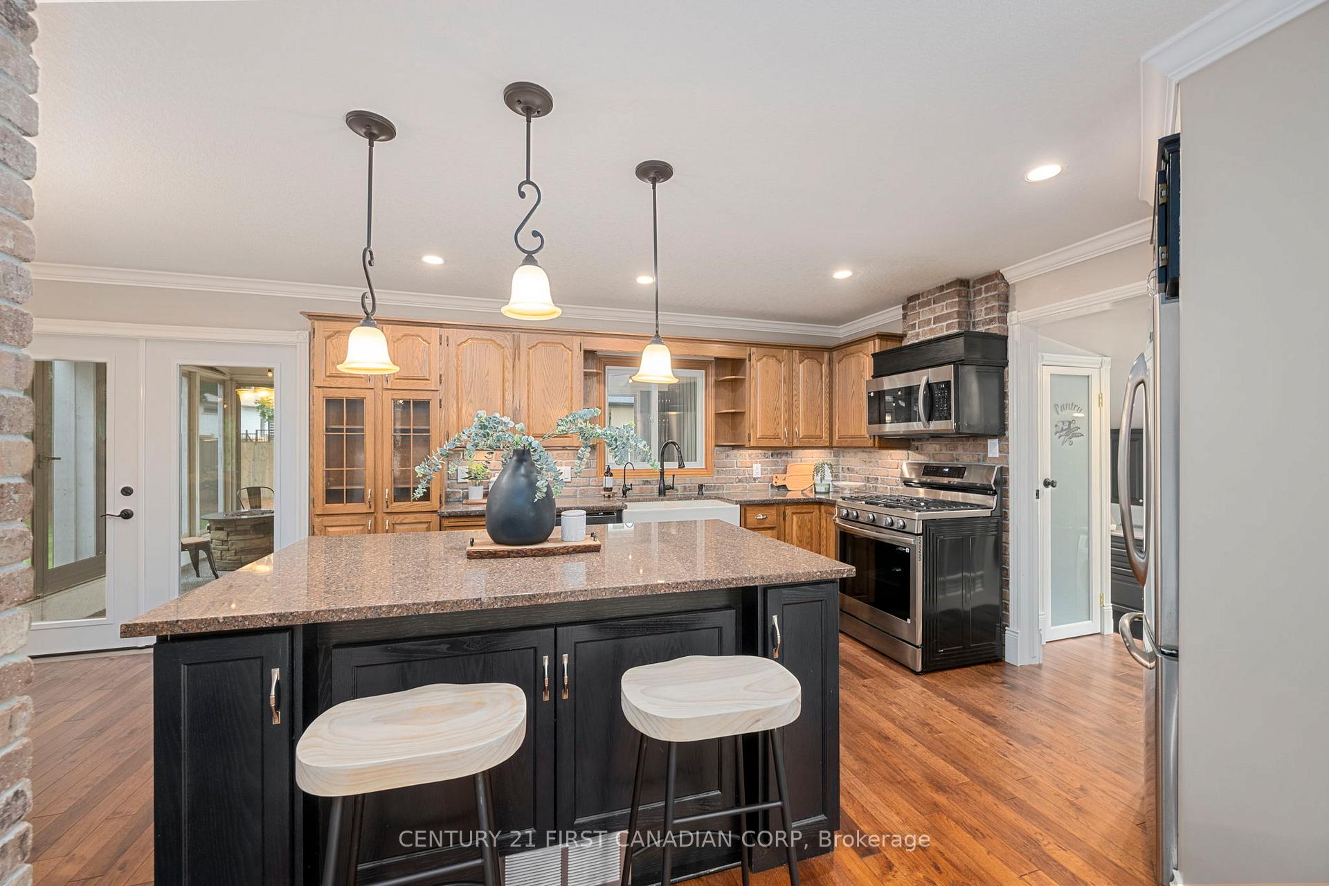 Photo 12 of 22697 Adelaide Road, Strathroy-Caradoc, Mount Brydges — HOMEH