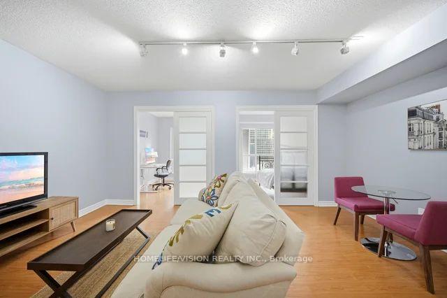 Photo 8 of Unit 706, 25 The Esplanade, Toronto, Waterfront Communities — HOMEH