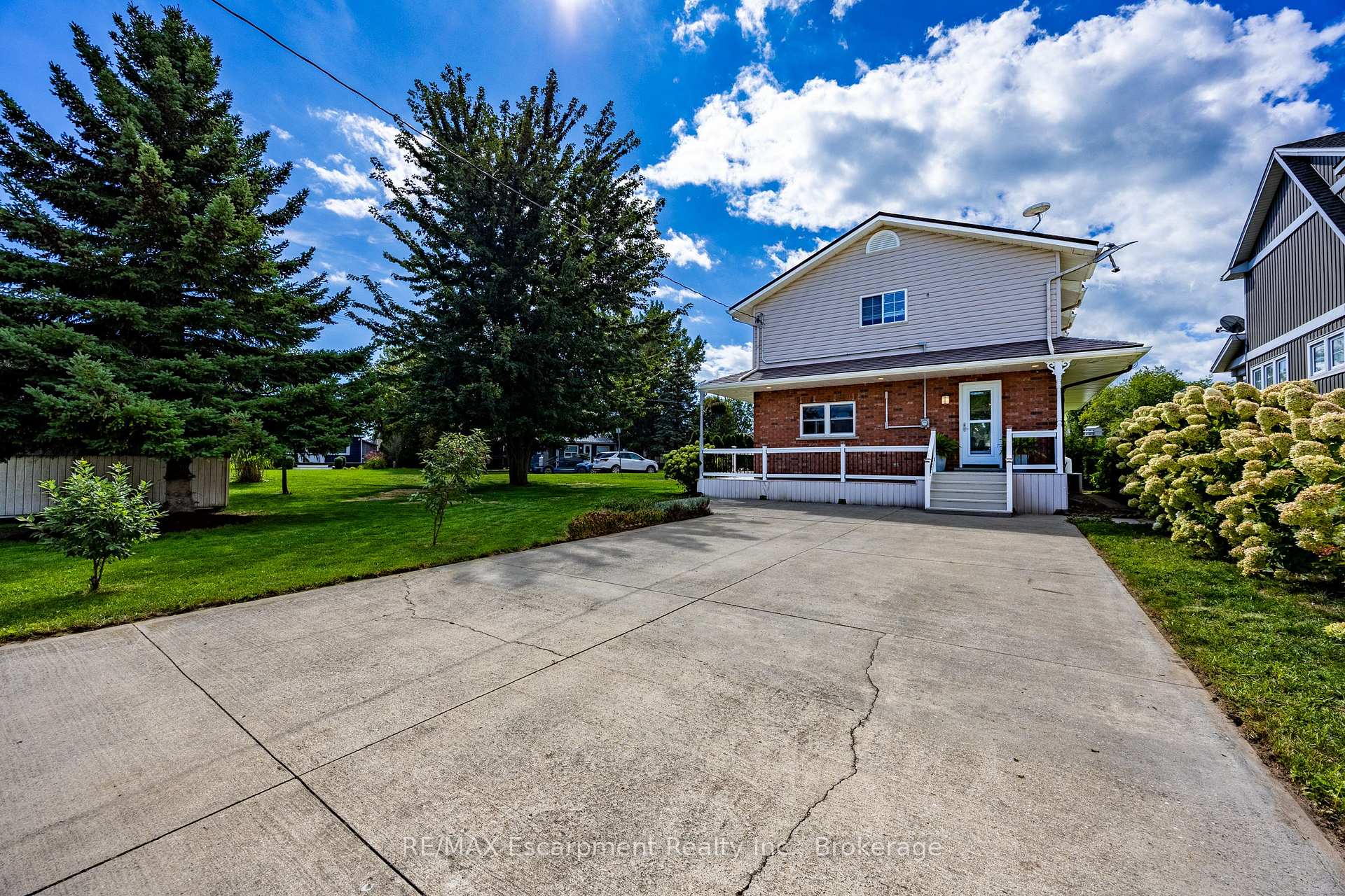 Photo 2 of 116 Erie Boulevard, Norfolk, Long Point — HOMEH