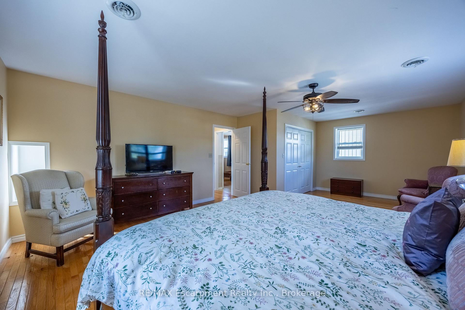 Photo 26 of 116 Erie Boulevard, Norfolk, Long Point — HOMEH