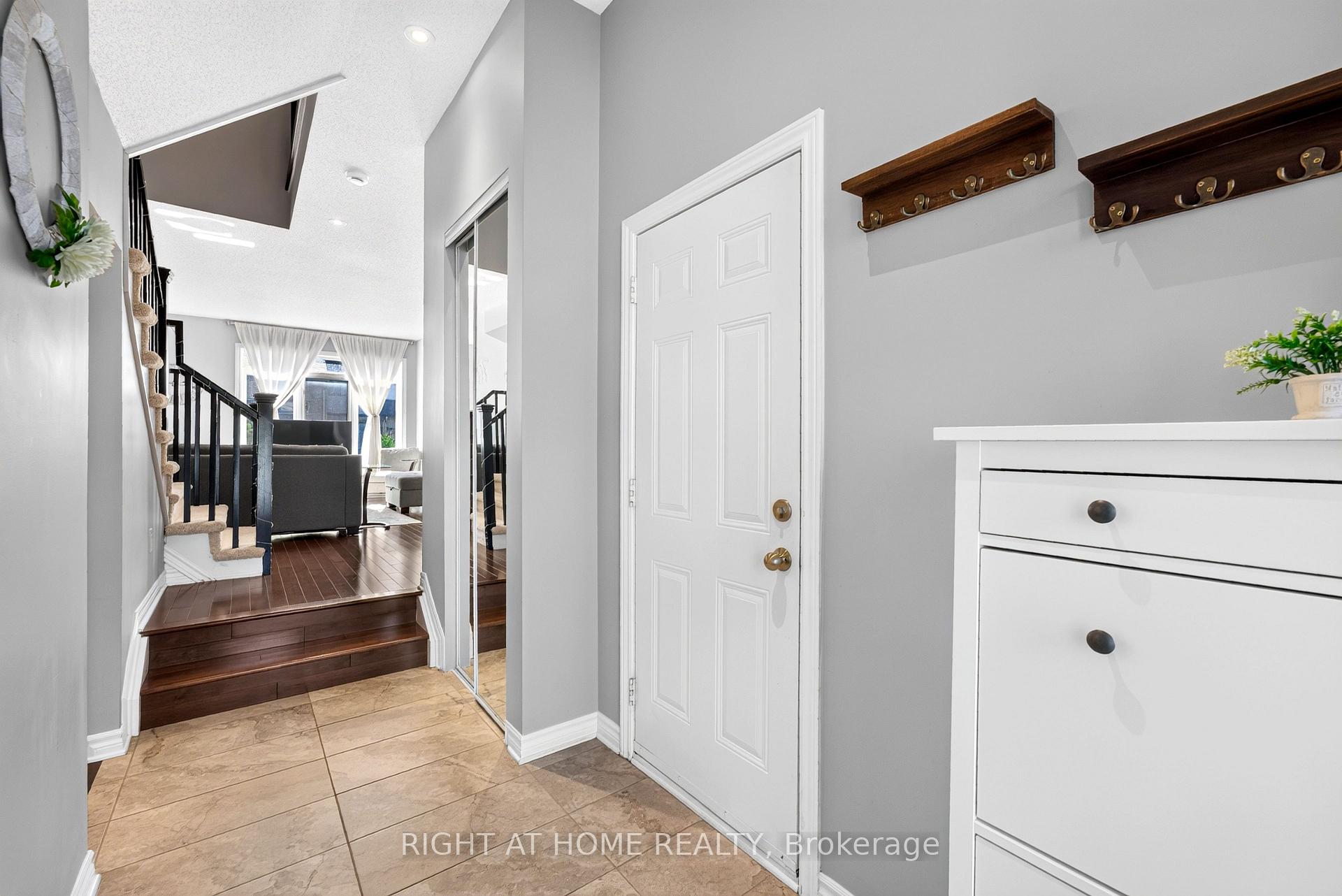 Photo 5 of 161 Mattingly Way, Ottawa, Riverside South/Gloucester Glen — HOMEH