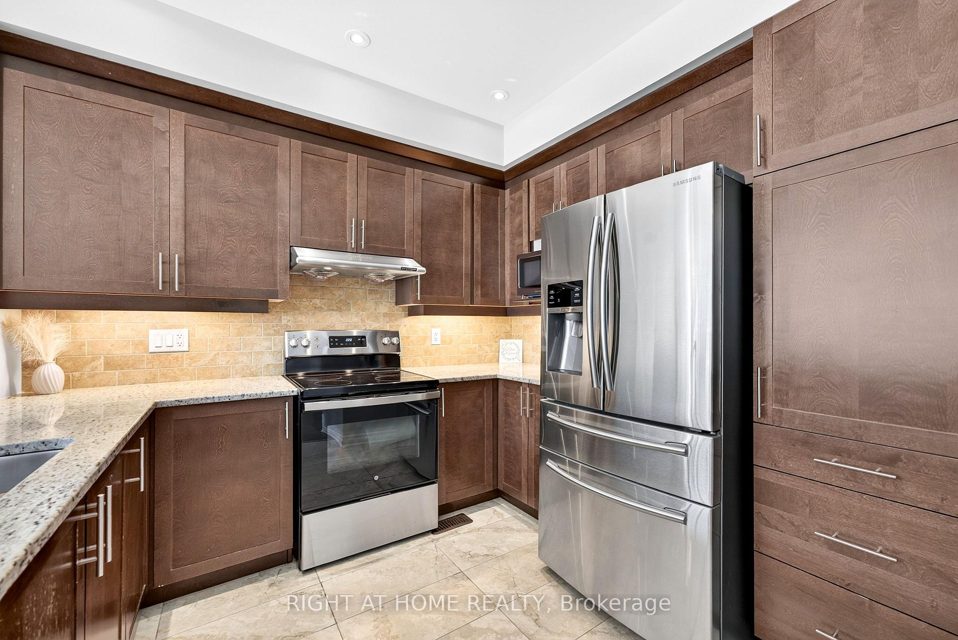 Photo 9 of 161 Mattingly Way, Ottawa, Riverside South/Gloucester Glen — HOMEH