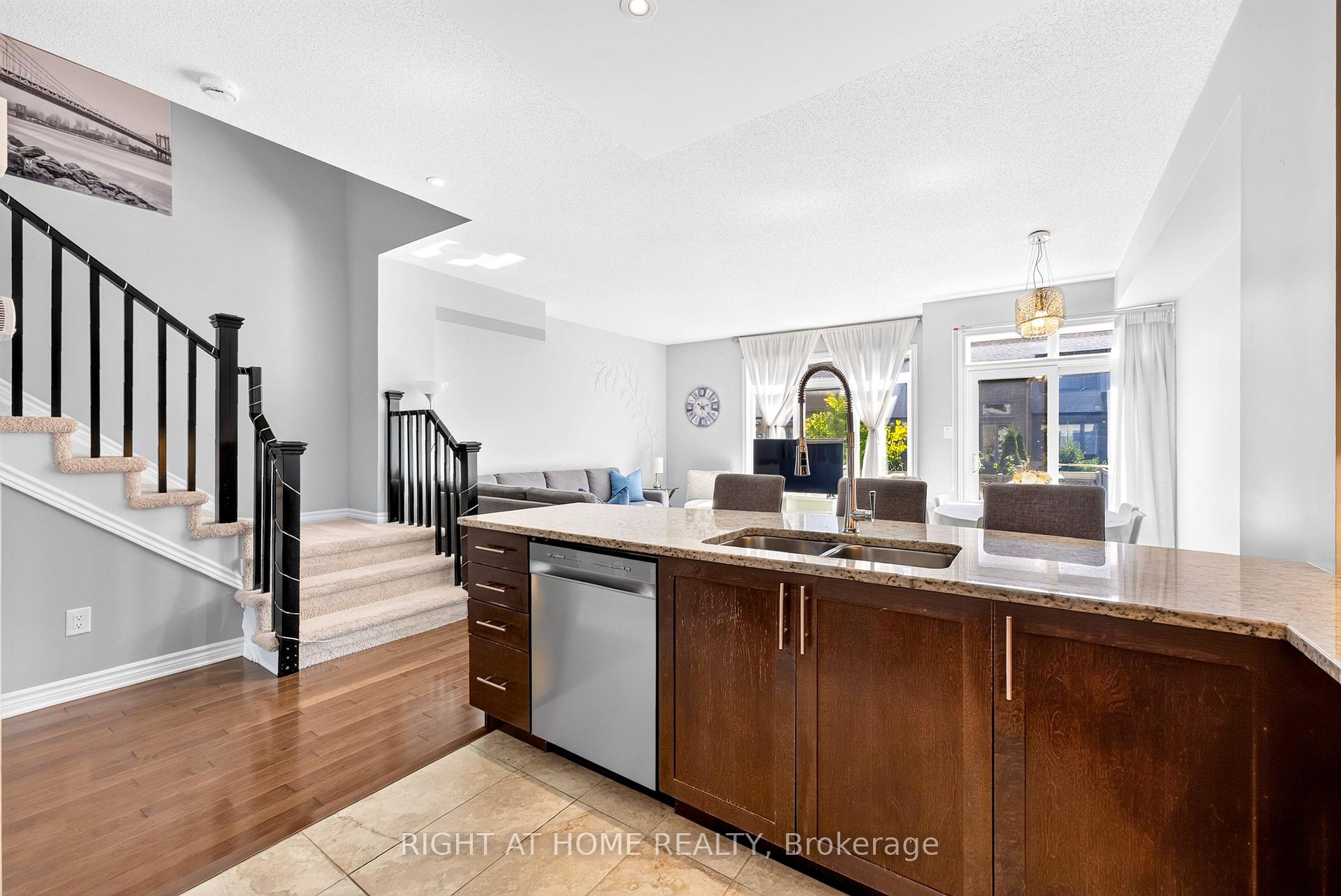 Photo 12 of 161 Mattingly Way, Ottawa, Riverside South/Gloucester Glen — HOMEH
