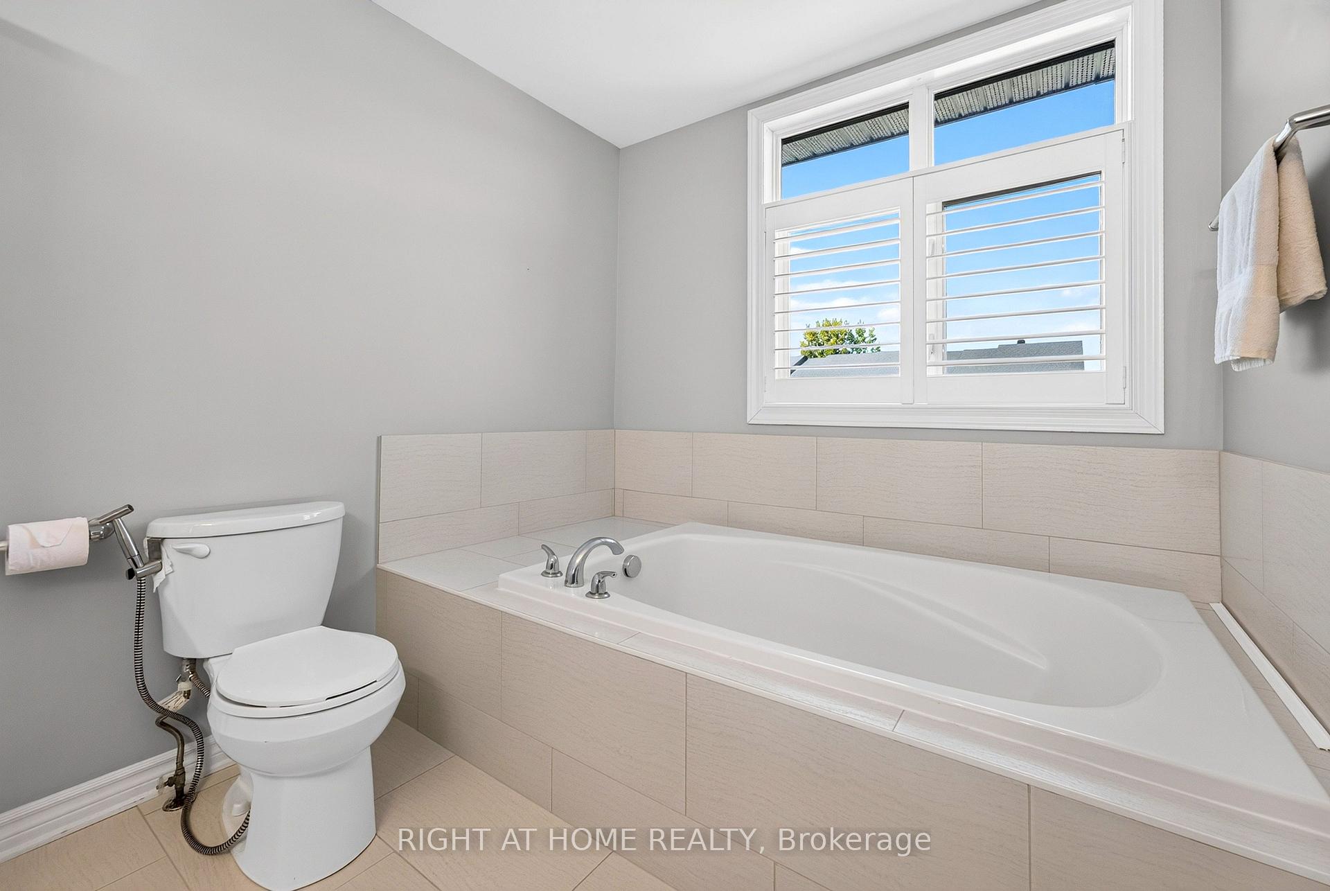 Photo 23 of 161 Mattingly Way, Ottawa, Riverside South/Gloucester Glen — HOMEH