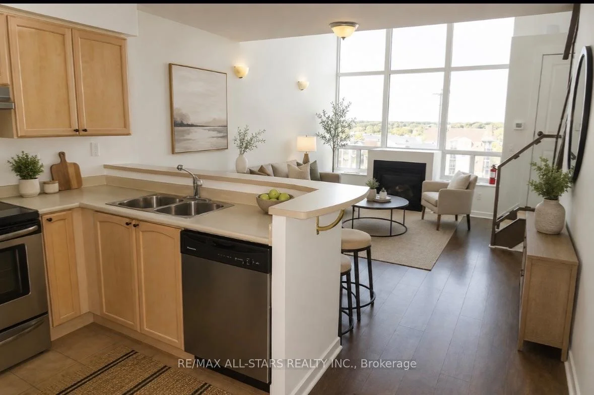 Photo 6 of Unit 621, 250 Manitoba Street, Etobicoke, Mimico — HOMEH