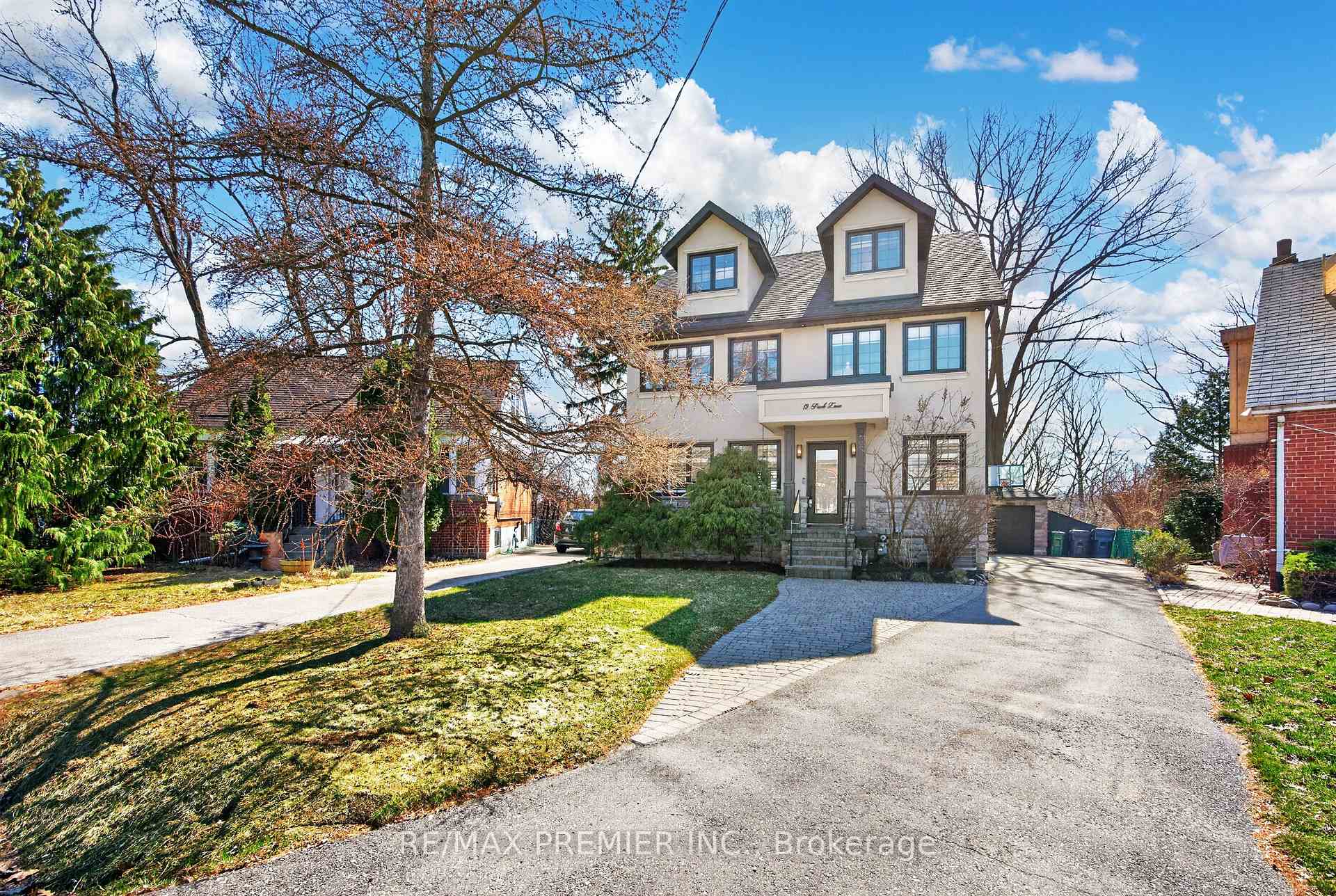 Photo 1 of 19 Park Lane, Etobicoke, Stonegate-Queensway — HOMEH