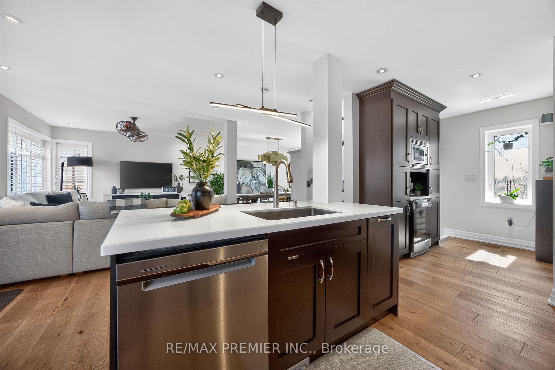 Photo 6 of 19 Park Lane, Etobicoke, Stonegate-Queensway — HOMEH