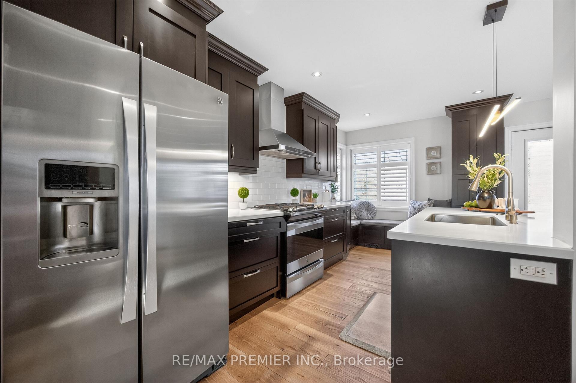 Photo 7 of 19 Park Lane, Etobicoke, Stonegate-Queensway — HOMEH