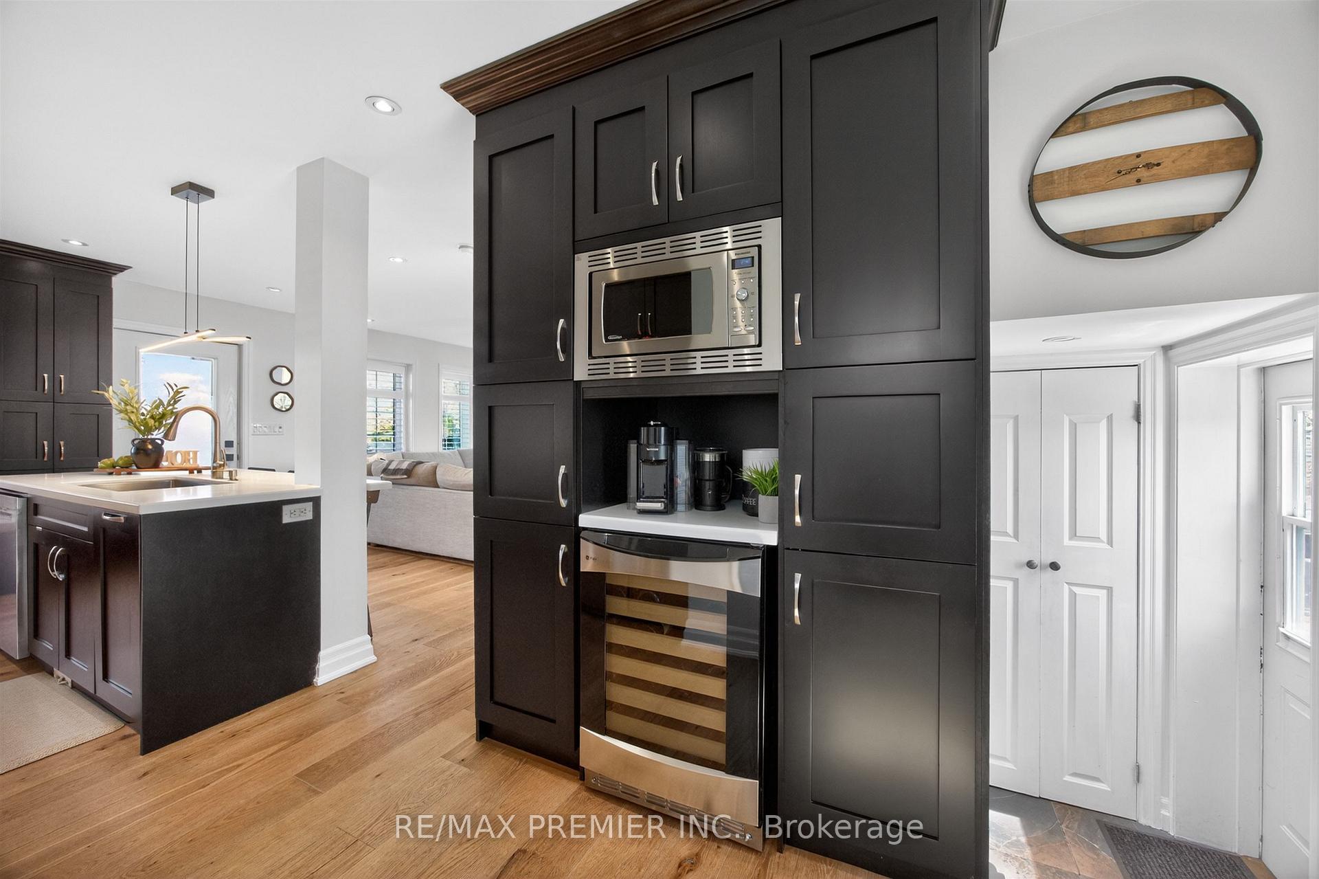 Photo 8 of 19 Park Lane, Etobicoke, Stonegate-Queensway — HOMEH