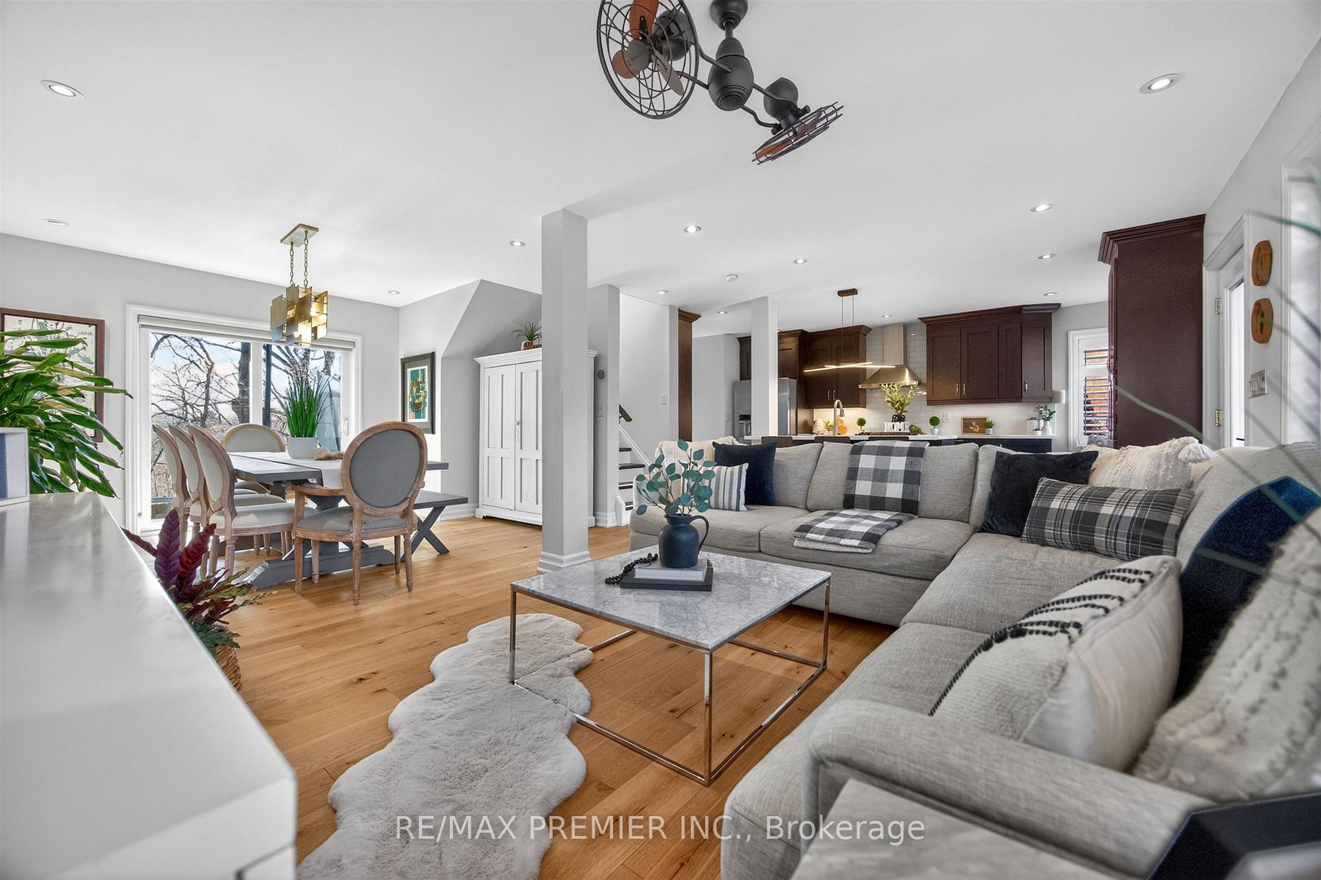 Photo 11 of 19 Park Lane, Etobicoke, Stonegate-Queensway — HOMEH