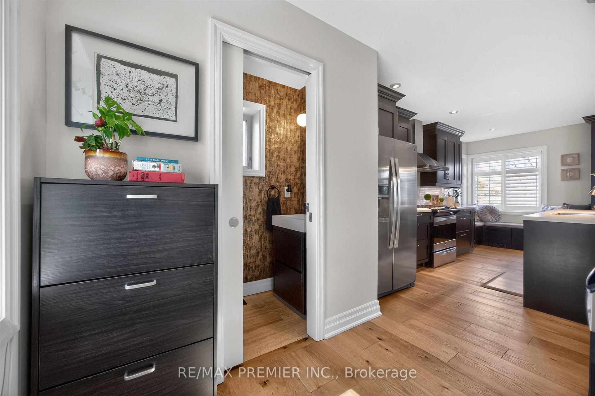 Photo 13 of 19 Park Lane, Etobicoke, Stonegate-Queensway — HOMEH